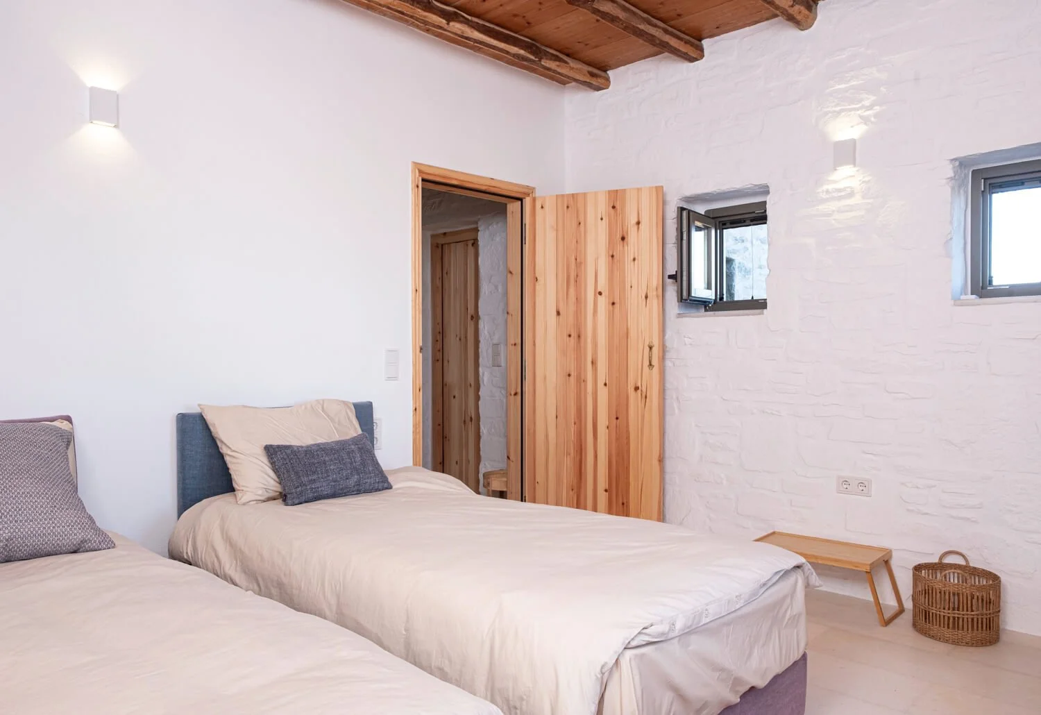 filos-villa-retreat-venue-bedroom-paros.jpg