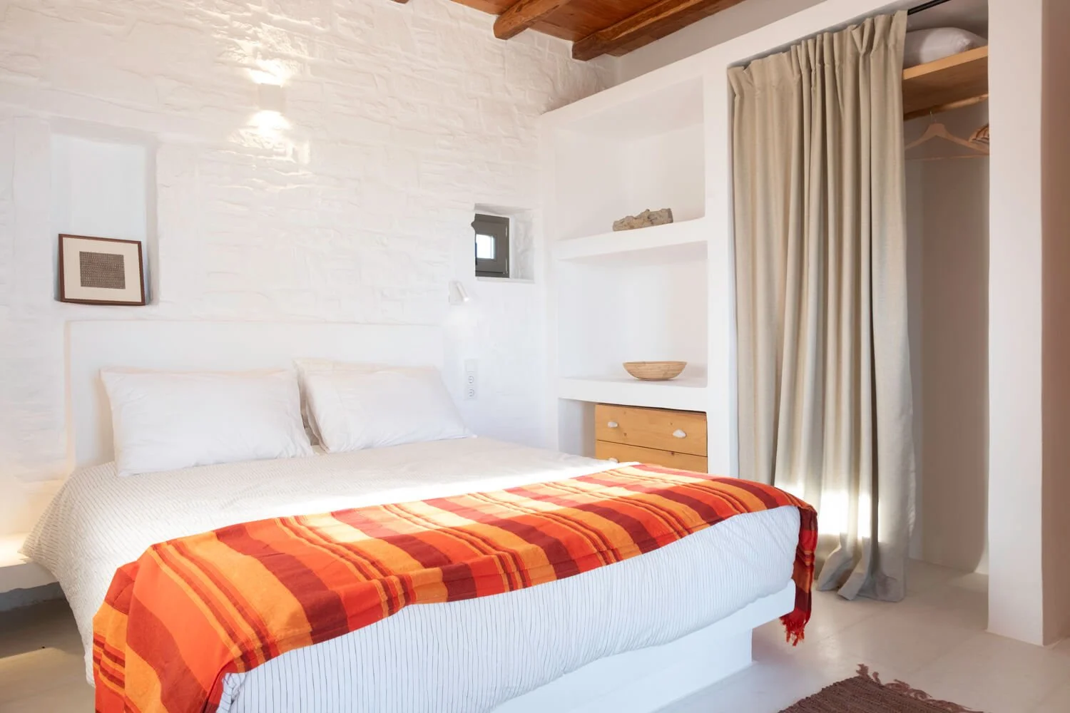 wellnest-retreat-venue-paros-room.jpg