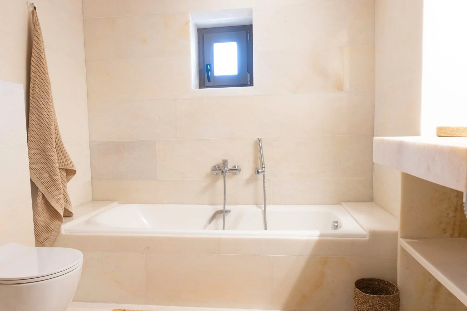 retreat-venue-beaufort-villa-paros-bathroom.jpg