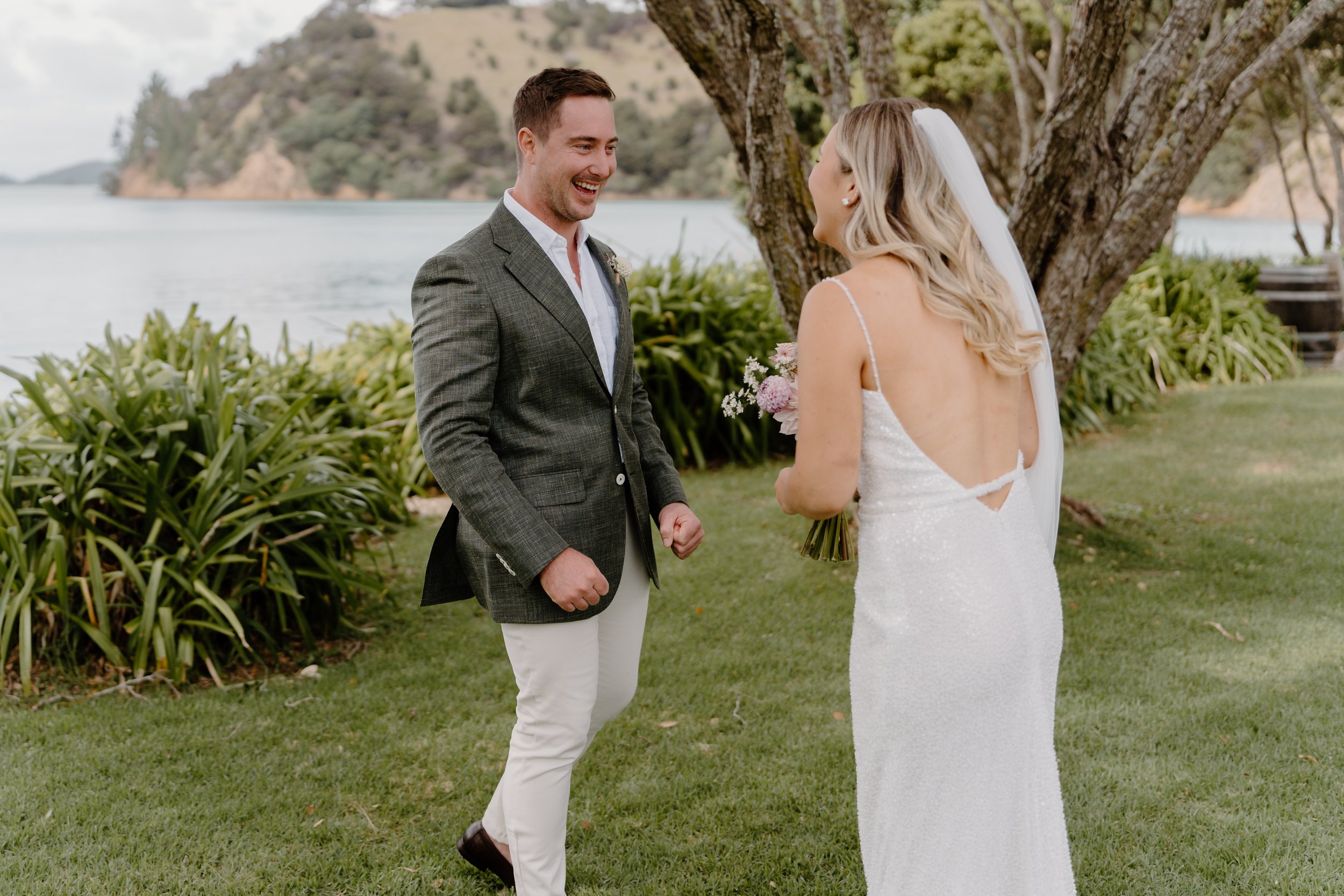 MAN-O'-WARN-WEDDING-WAIHEKE-ISLAND-PHOTOGRAPHER-AARON-COURTNEY35.jpg