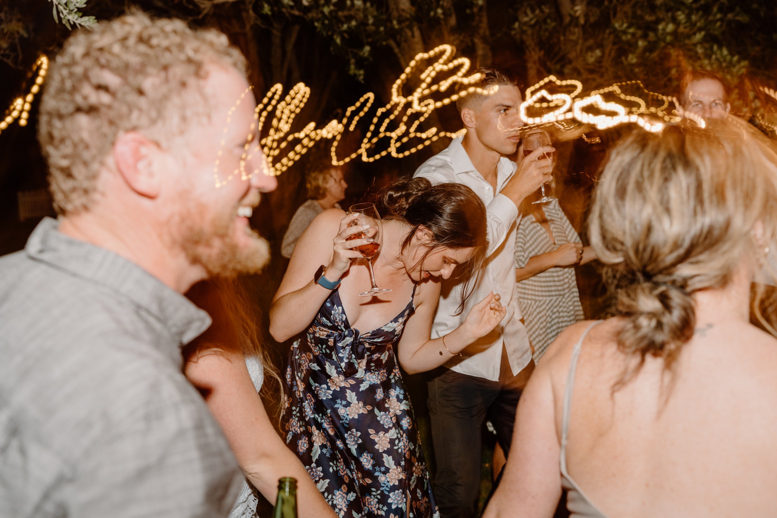 MAN-O'-WARN-WEDDING-WAIHEKE-ISLAND-PHOTOGRAPHER-AARON-COURTNEY124.jpg
