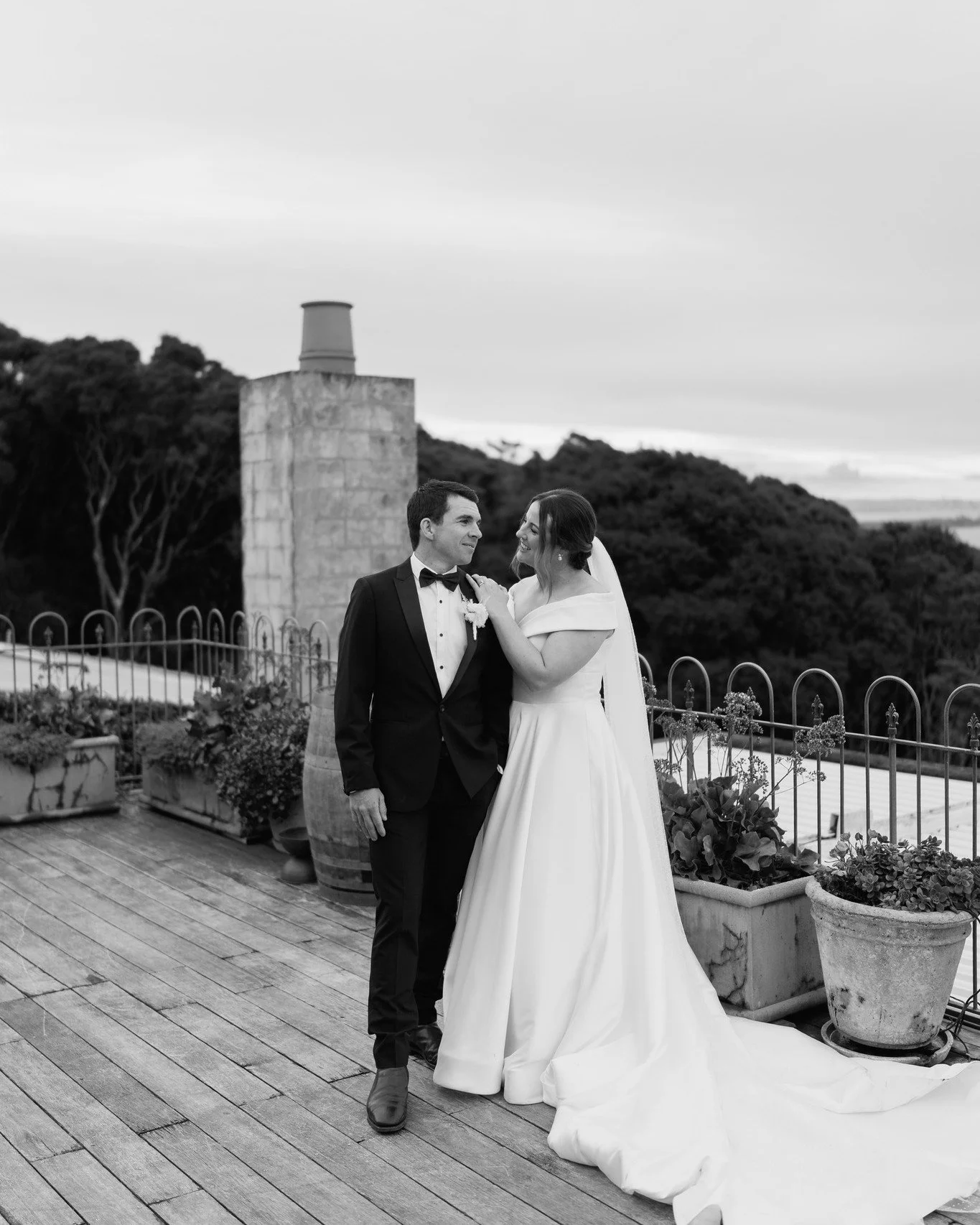 Cushla &amp; Matty's autumn wedding at Mudbrick ✨
.
.
.
#Aucklandweddingphotographer #Aucklandweddingphotography #nzwedding
#nzweddingphotographer #nzweddingvenue #aucklandweddingideas #newzealandwedding #married #aucklandweddings #couplephotoshoot #