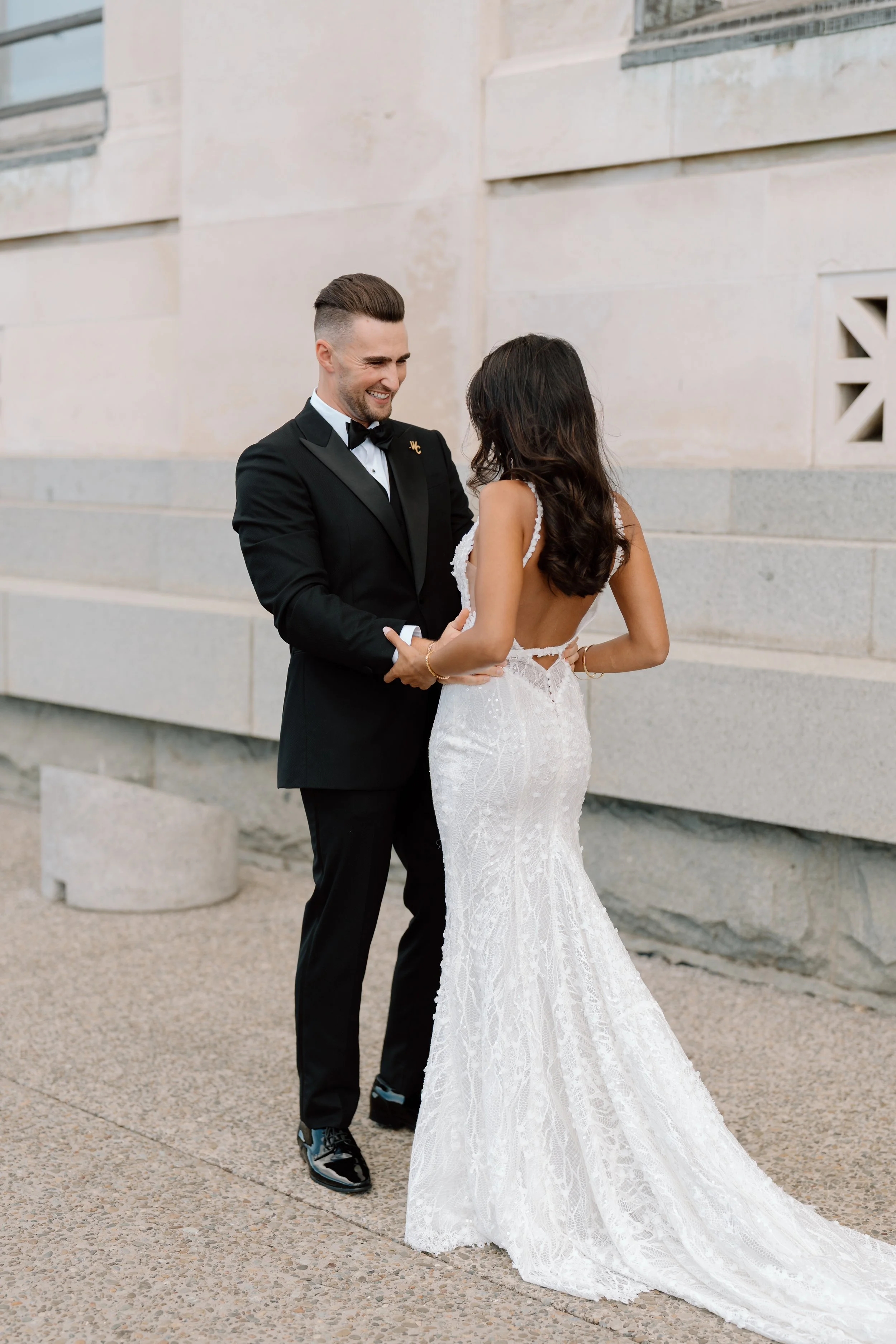 The Ultimate Wedding First Look Guide: Timelines, Pros &amp; Cons