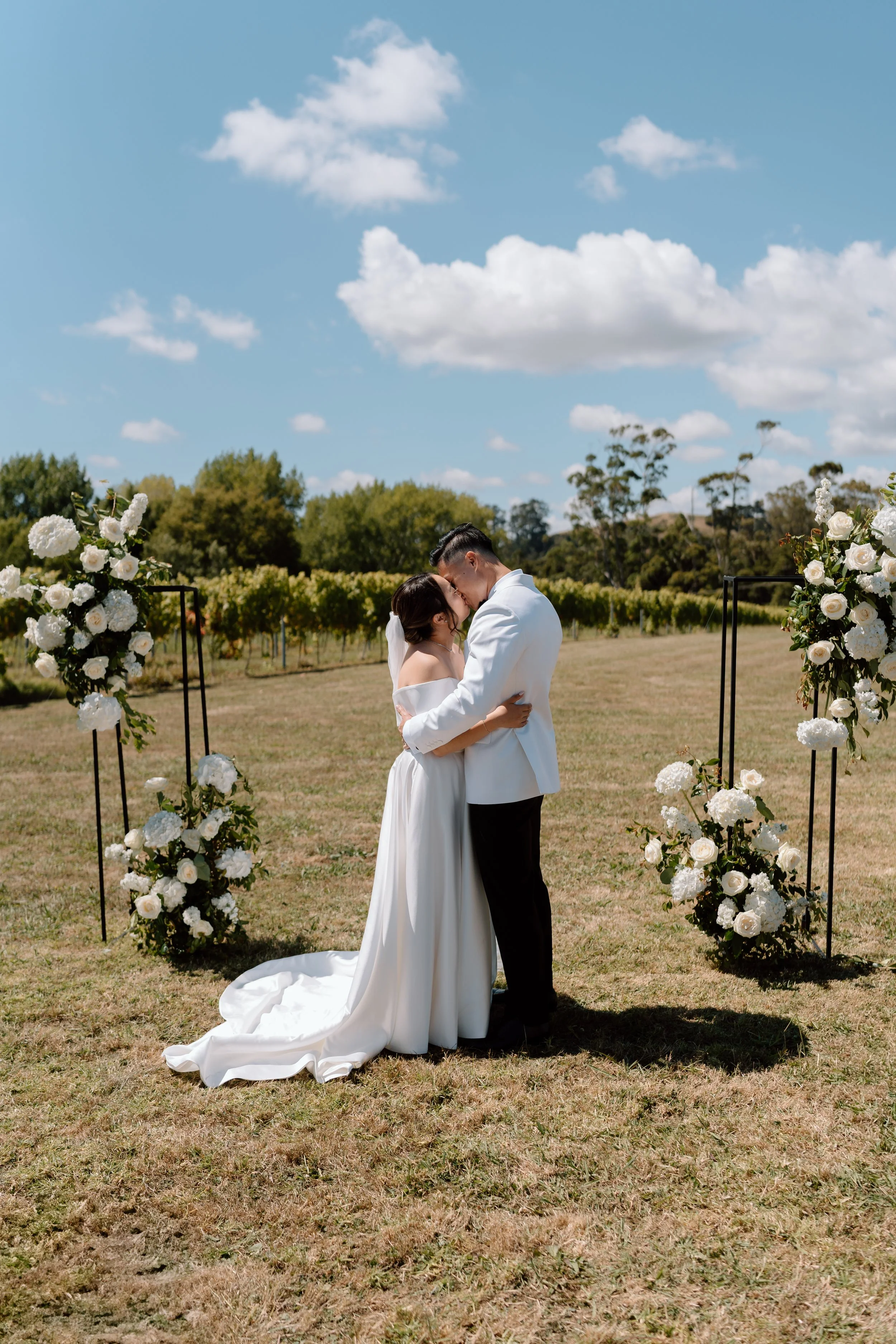 Mikki+Emily_Hunting-Lodge-Auckland-Wedding-Photographer93.jpg