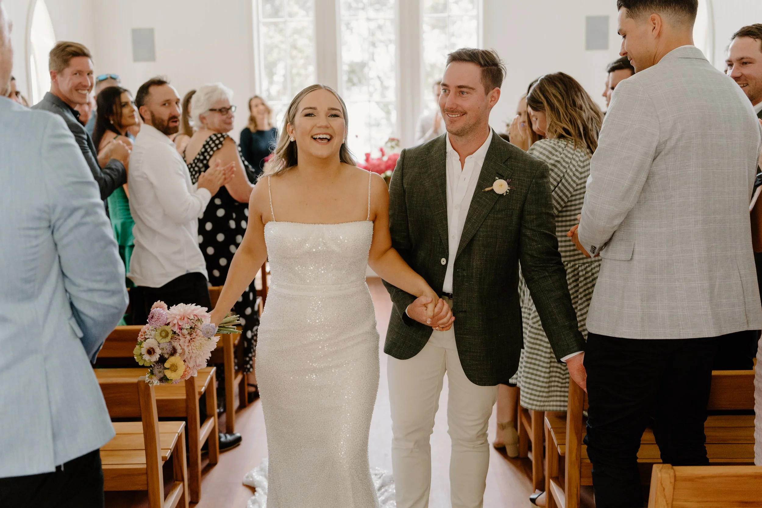 MAN-O'-WARN-WEDDING-WAIHEKE-ISLAND-PHOTOGRAPHER-AARON-COURTNEY77.jpg