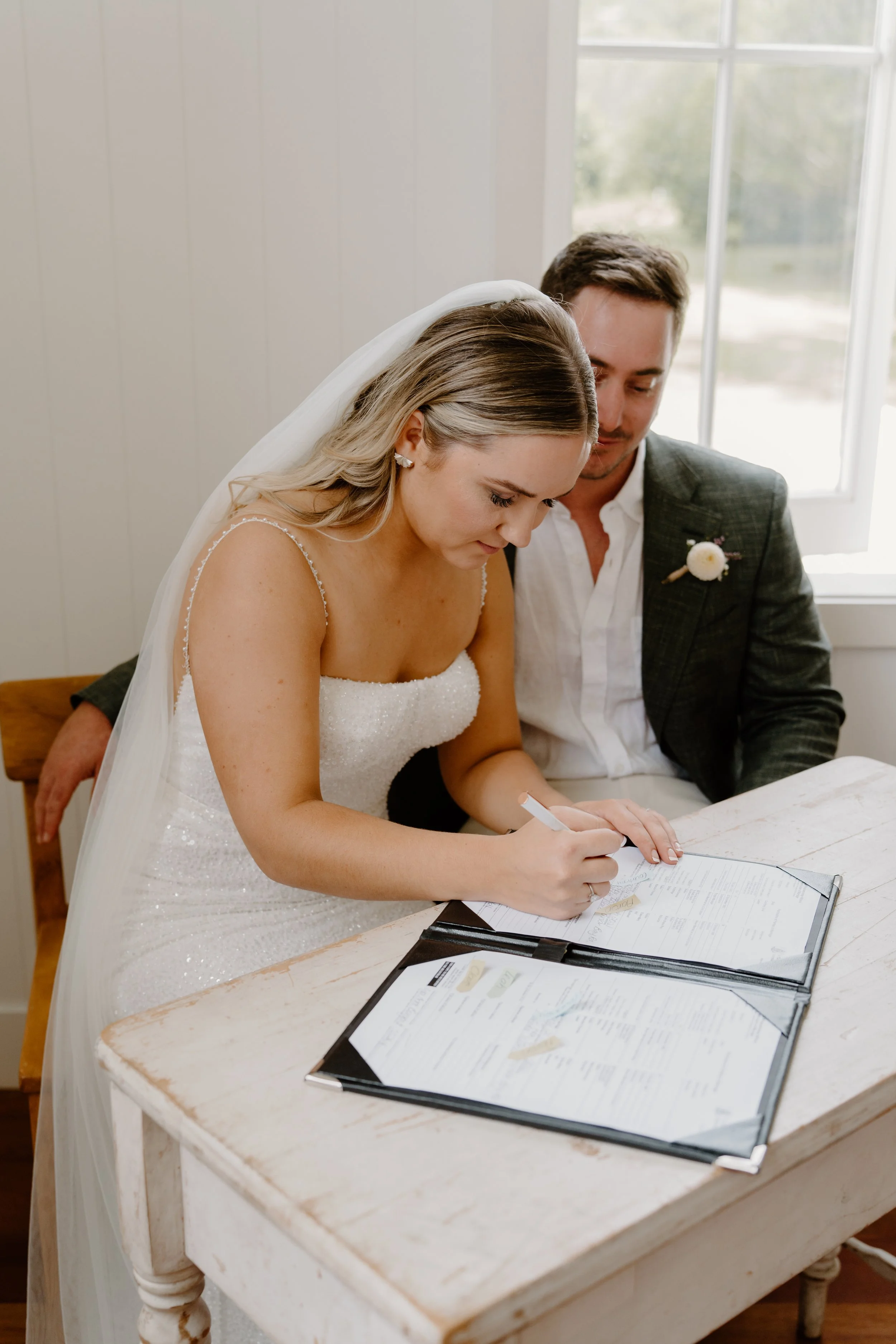 MAN-O'-WARN-WEDDING-WAIHEKE-ISLAND-PHOTOGRAPHER-AARON-COURTNEY75.jpg