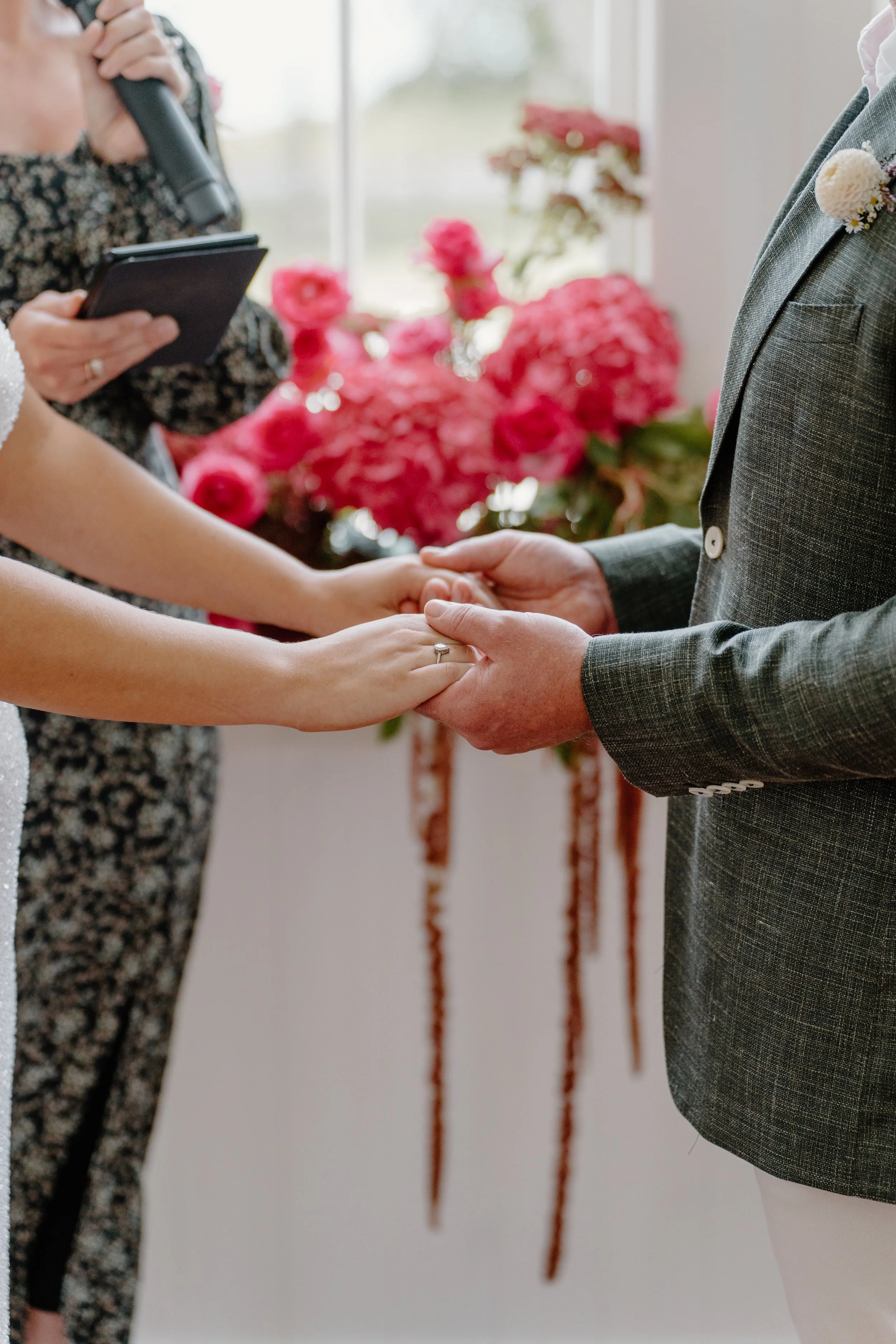 MAN-O'-WARN-WEDDING-WAIHEKE-ISLAND-PHOTOGRAPHER-AARON-COURTNEY68.jpg