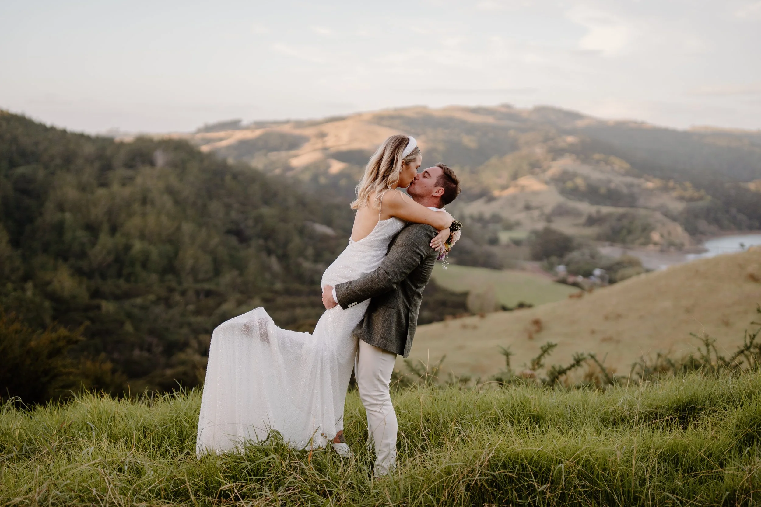 MAN-O'-WARN-WEDDING-WAIHEKE-ISLAND-PHOTOGRAPHER-AARON-COURTNEY103.jpg