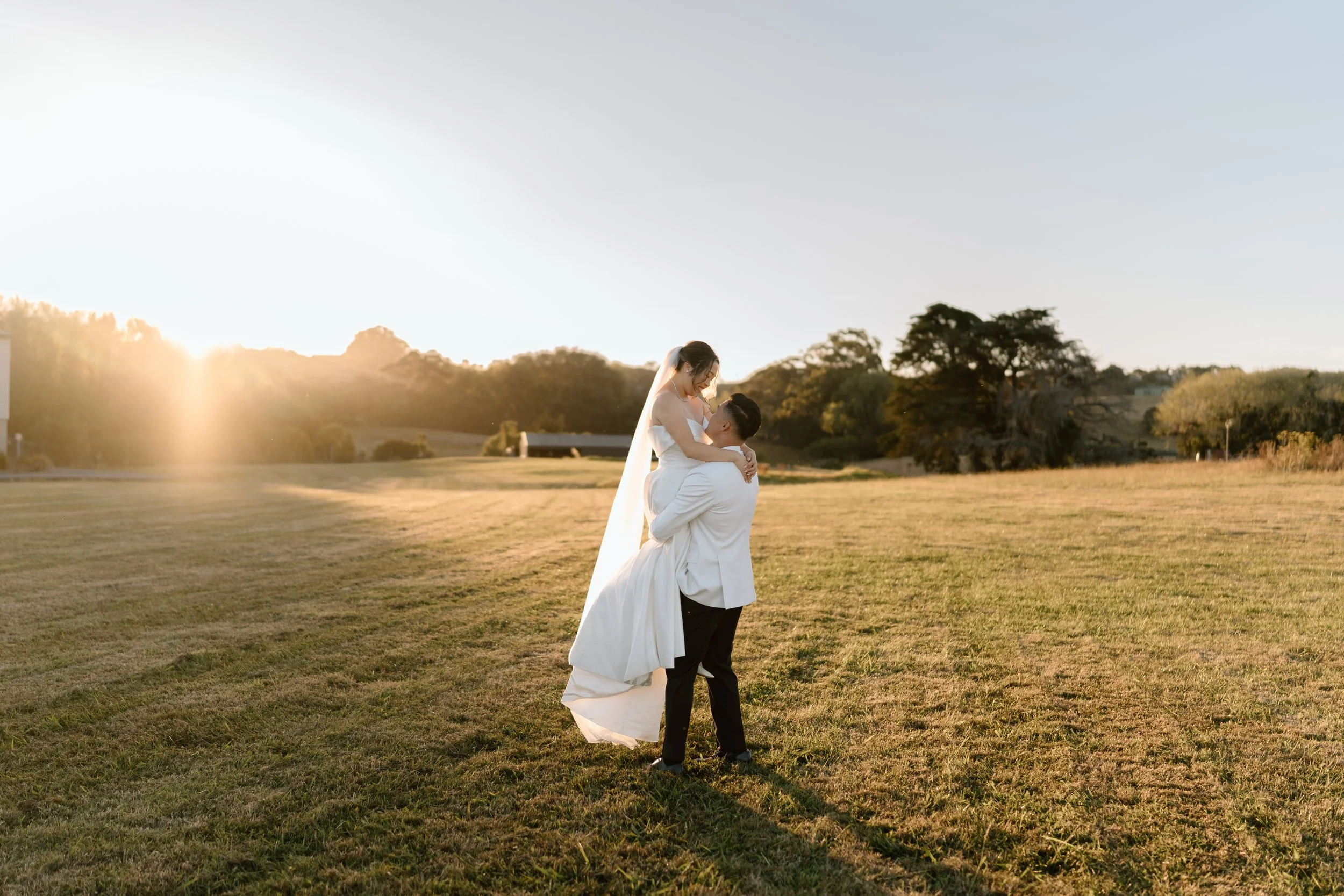 Mikki+Emily_Hunting-Lodge-Auckland-Wedding-Photographer137.jpg