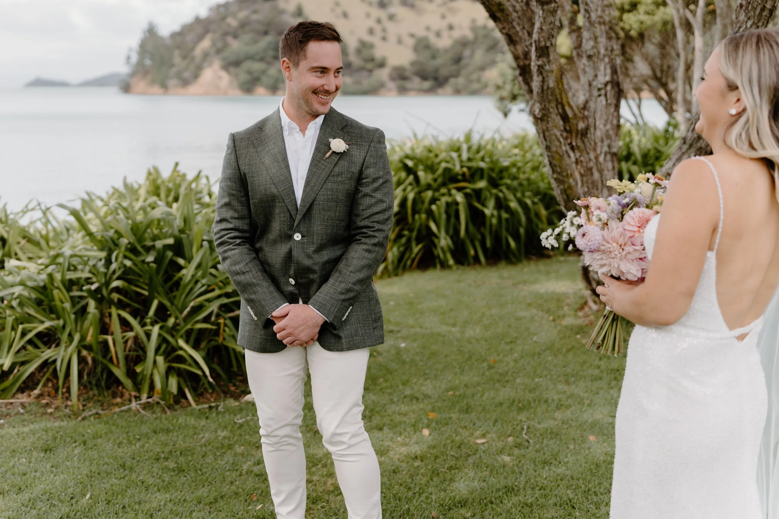 MAN-O'-WARN-WEDDING-WAIHEKE-ISLAND-PHOTOGRAPHER-AARON-COURTNEY34.jpg