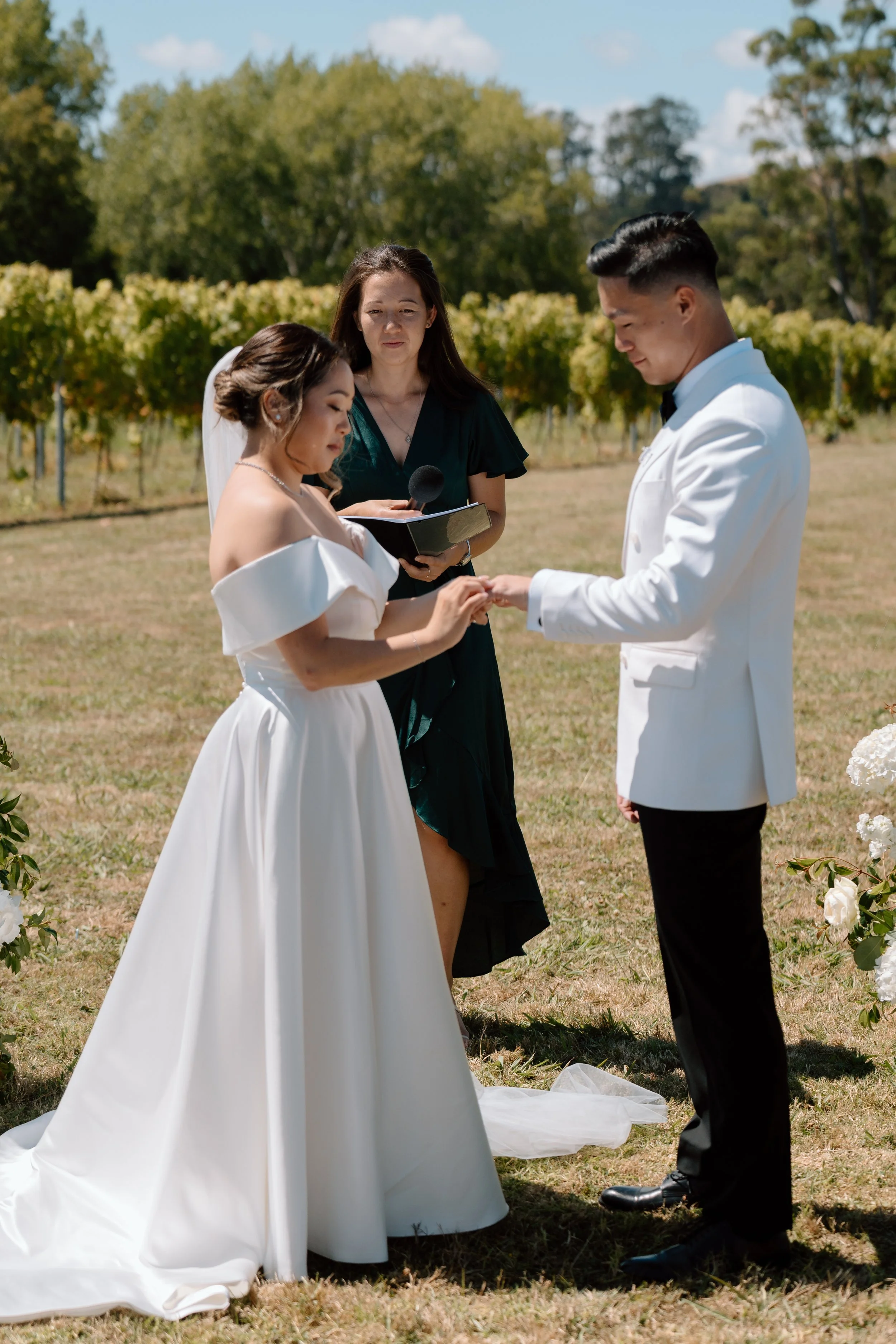 Mikki+Emily_Hunting-Lodge-Auckland-Wedding-Photographer86.jpg