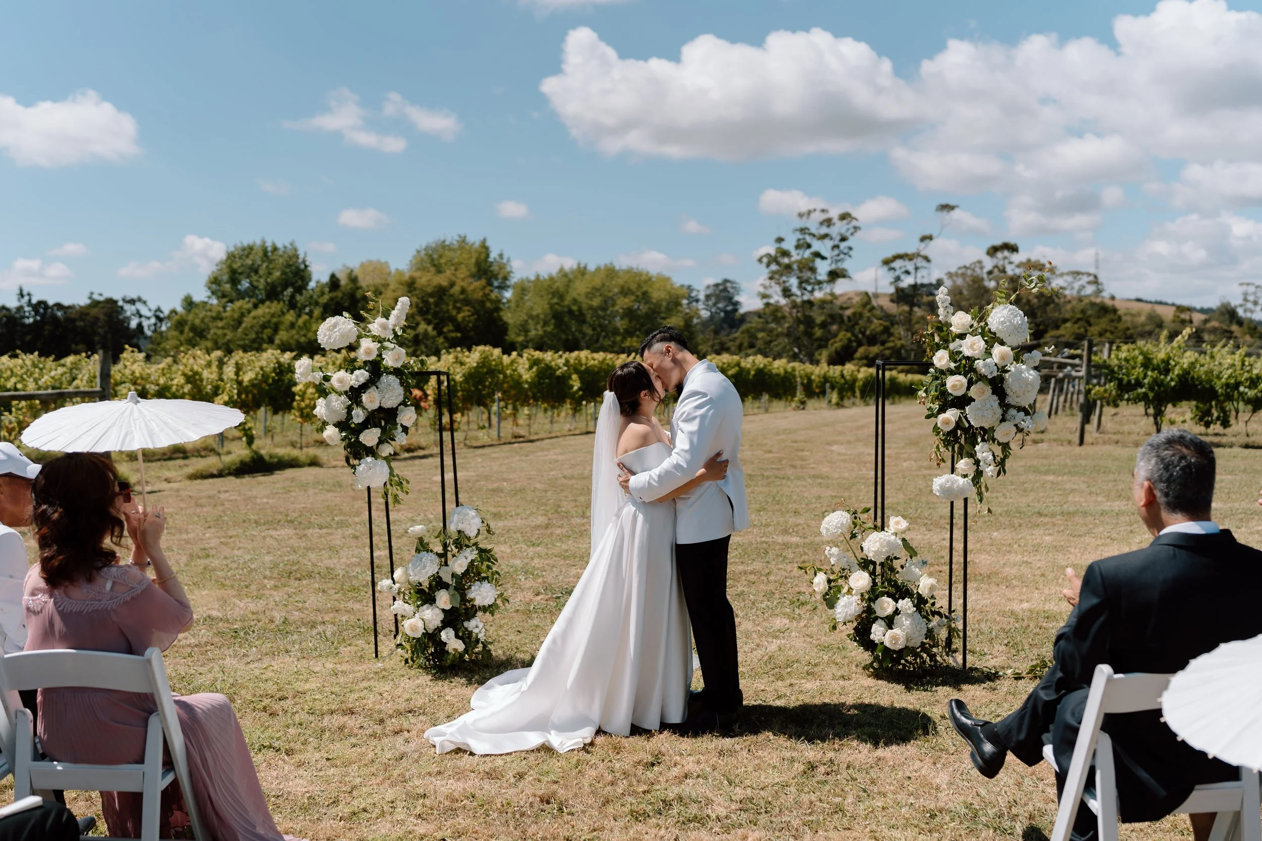 Mikki+Emily_Hunting-Lodge-Auckland-Wedding-Photographer90.jpg