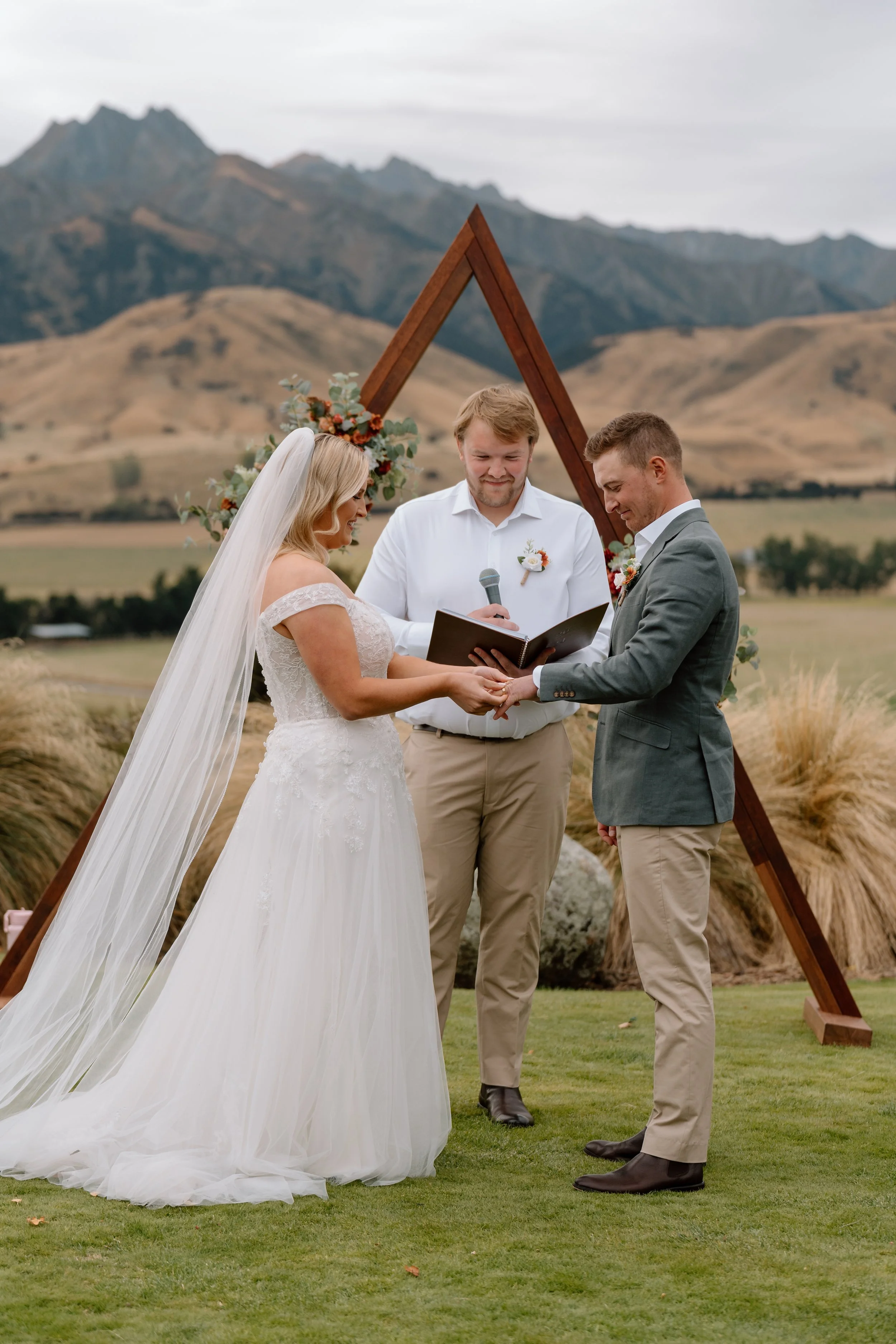 Mikayla+Dan_The-Lookout-Lodge-Wanaka-Wedding-Photography28.jpg