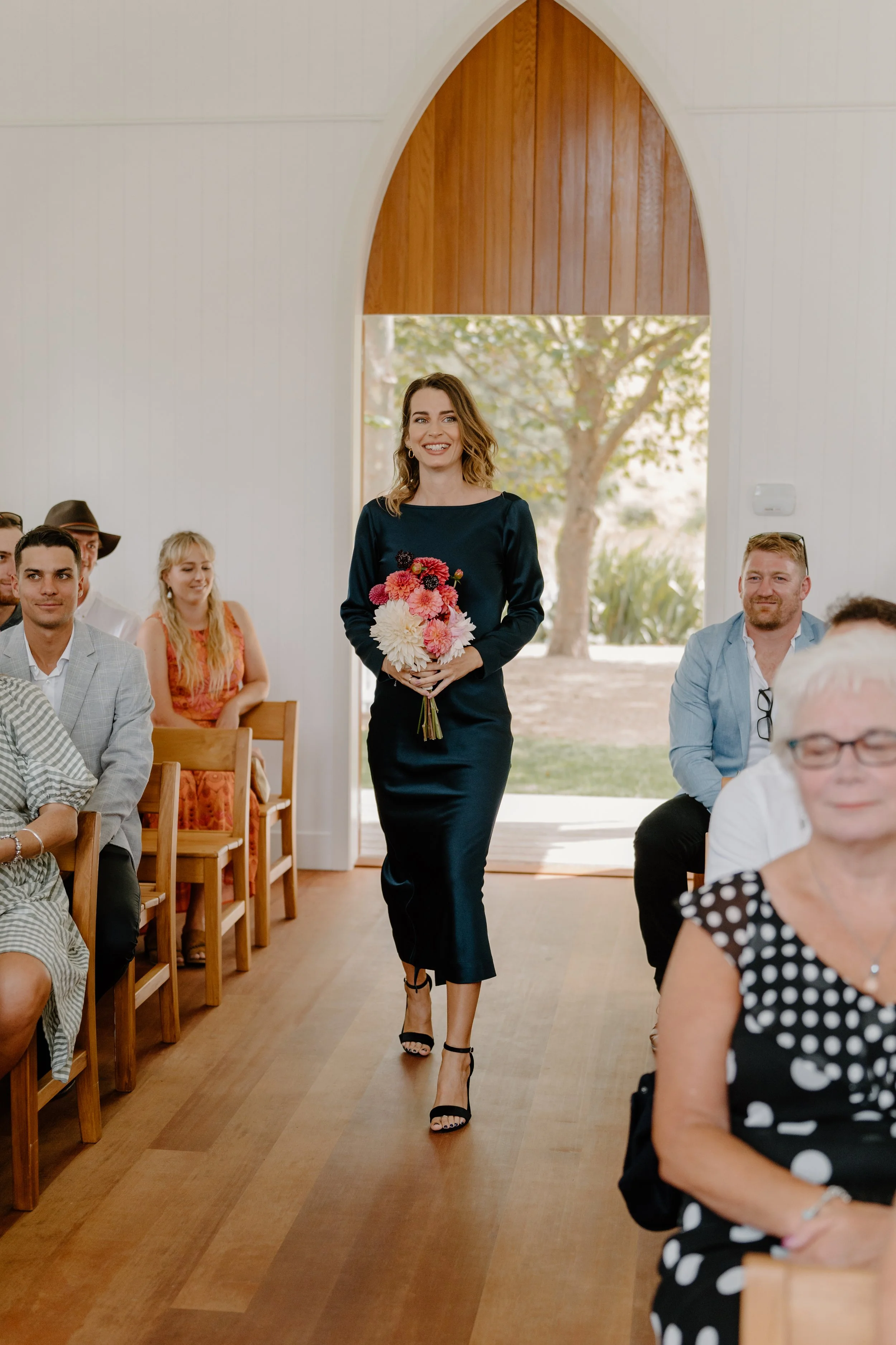 MAN-O'-WARN-WEDDING-WAIHEKE-ISLAND-PHOTOGRAPHER-AARON-COURTNEY61.jpg