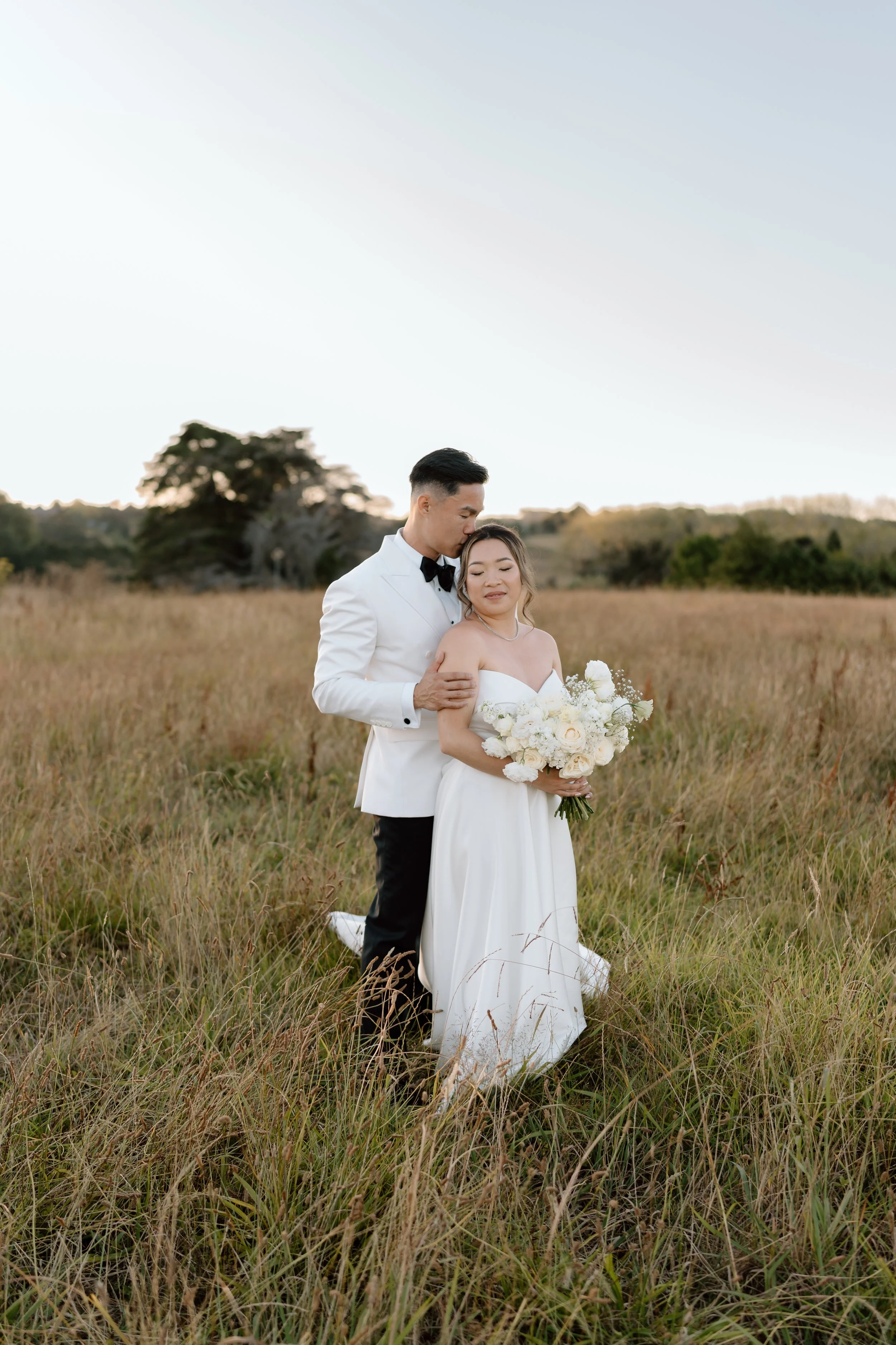 Mikki+Emily_Hunting-Lodge-Auckland-Wedding-Photographer144.jpg