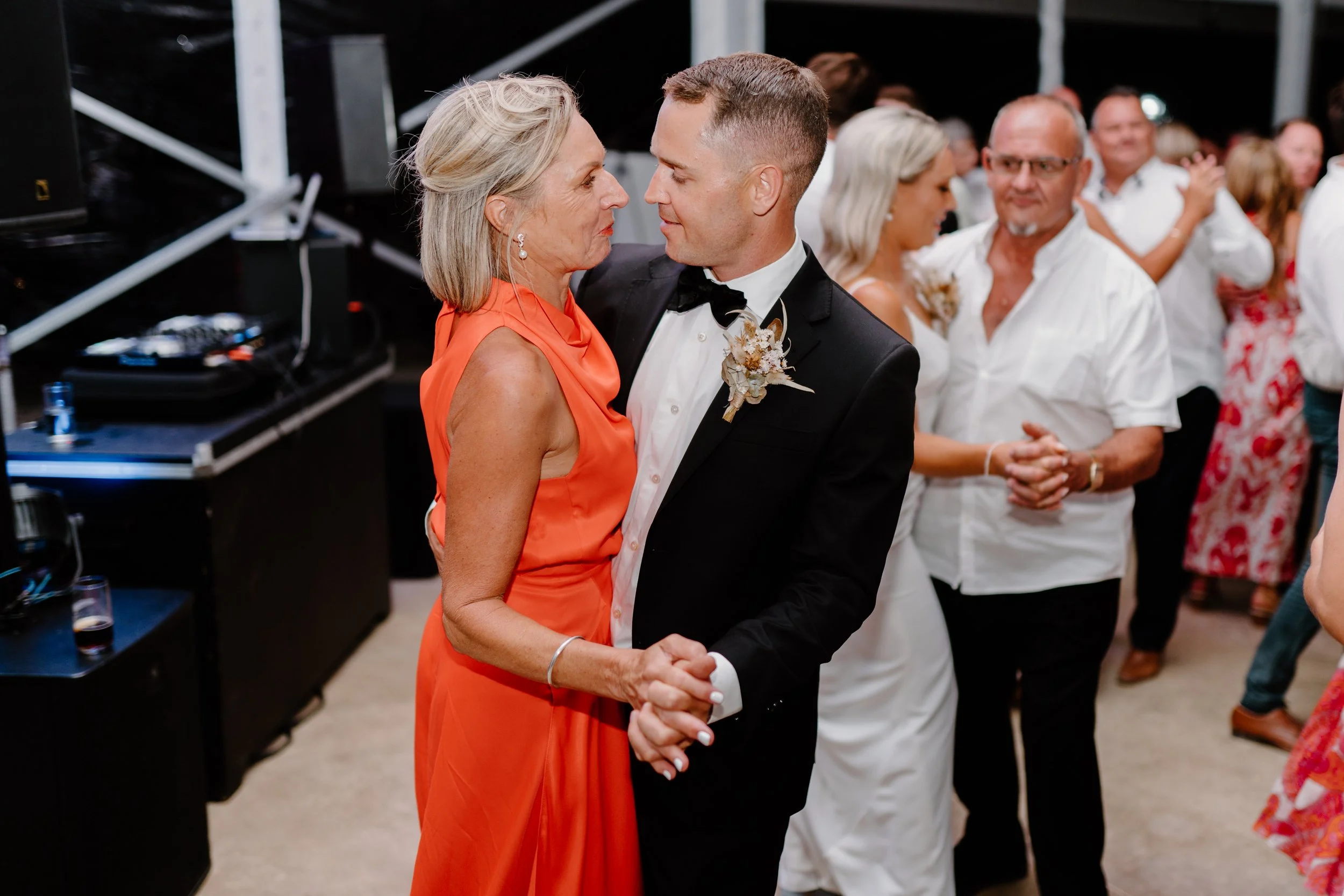 Erin+nick_Baylys-Farm-Wedding-Venue5.jpg