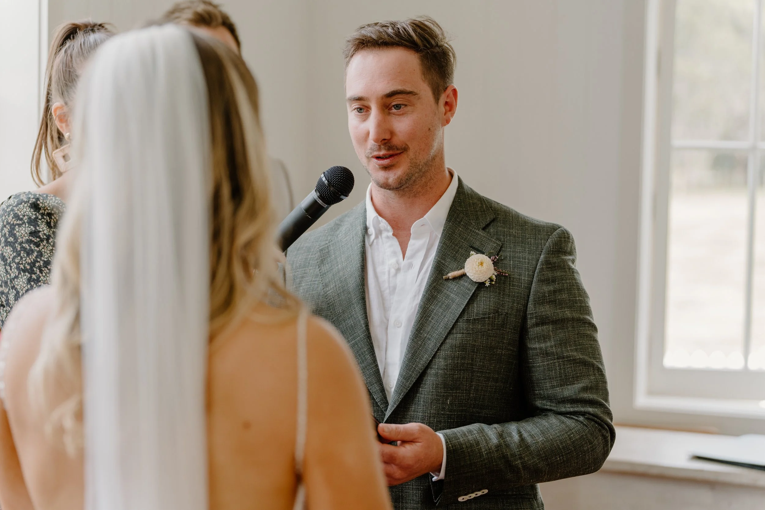 MAN-O'-WARN-WEDDING-WAIHEKE-ISLAND-PHOTOGRAPHER-AARON-COURTNEY70.jpg
