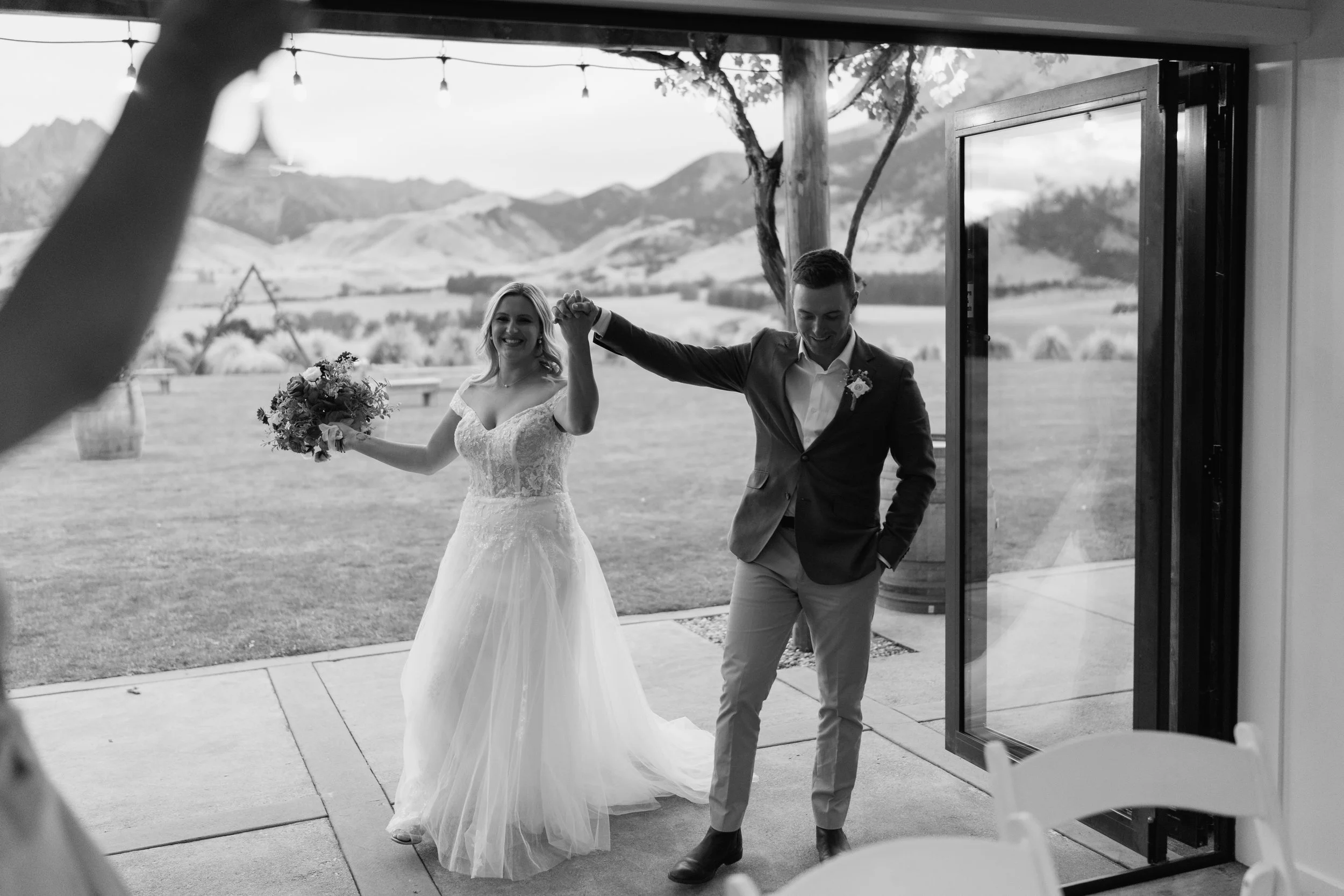 MIKAYLA+DAN-THE-LOOKOUT-LODGE-WANAKA-RECEPTION-PHOTOGRAPHY12.jpg