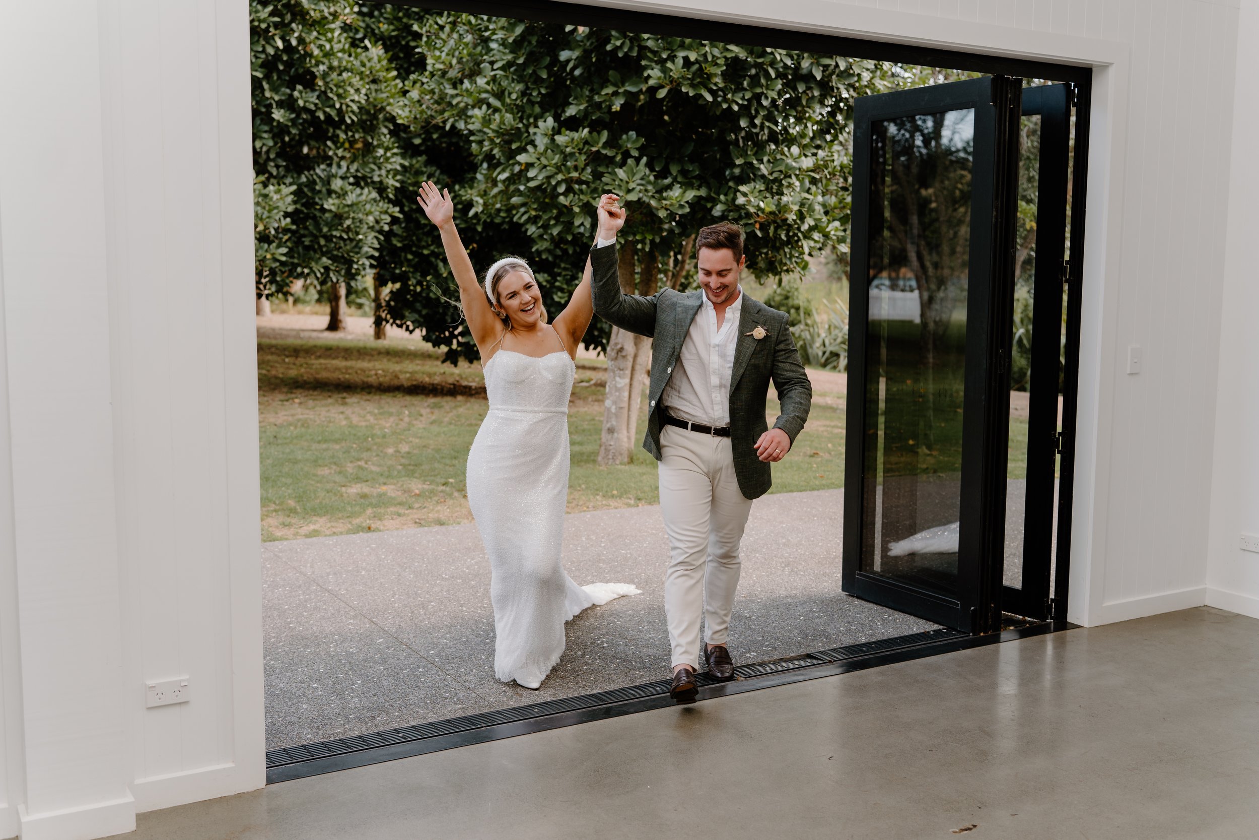 MAN-O'-WARN-WEDDING-WAIHEKE-ISLAND-PHOTOGRAPHER-AARON-COURTNEY92.jpg