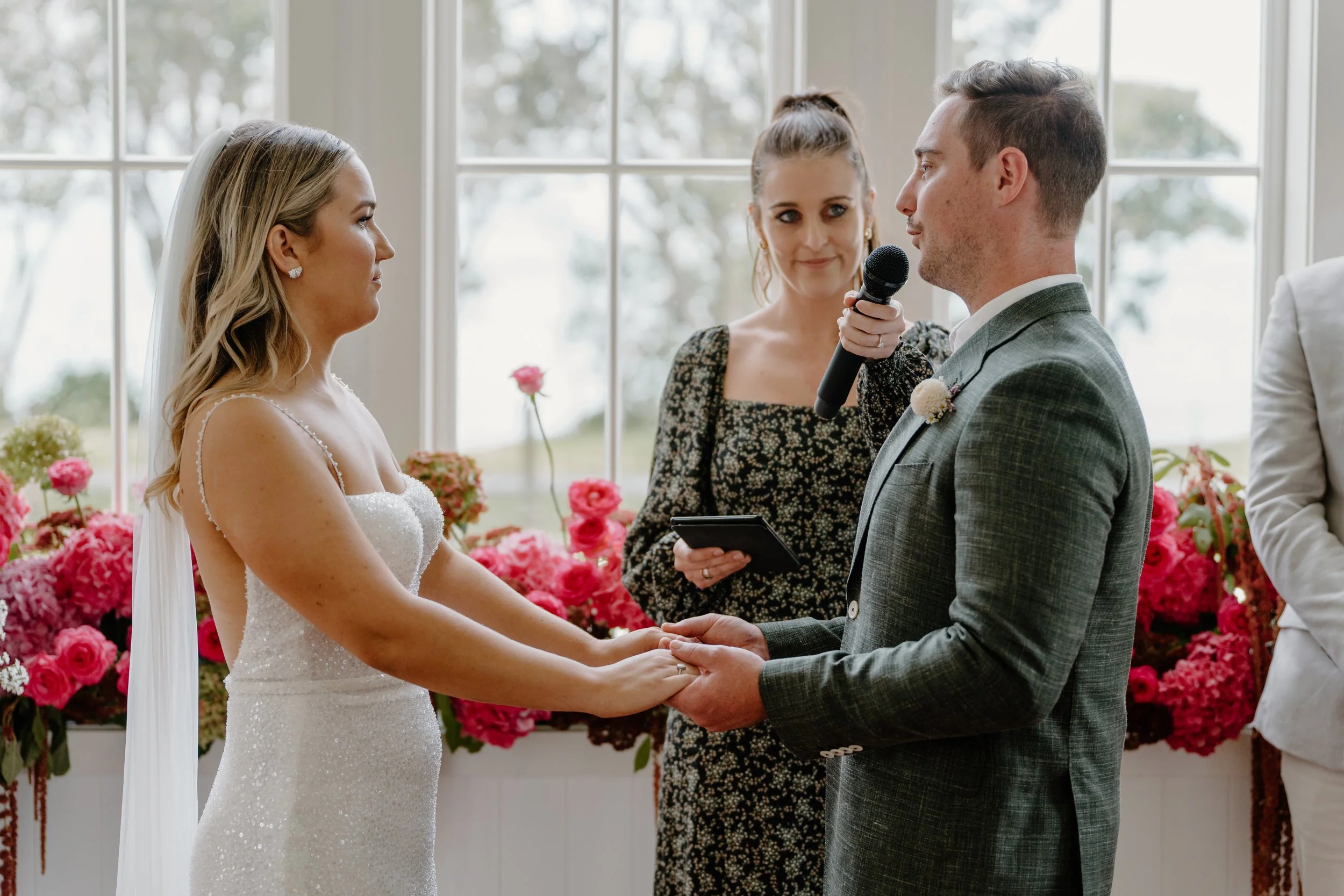 MAN-O'-WARN-WEDDING-WAIHEKE-ISLAND-PHOTOGRAPHER-AARON-COURTNEY67.jpg