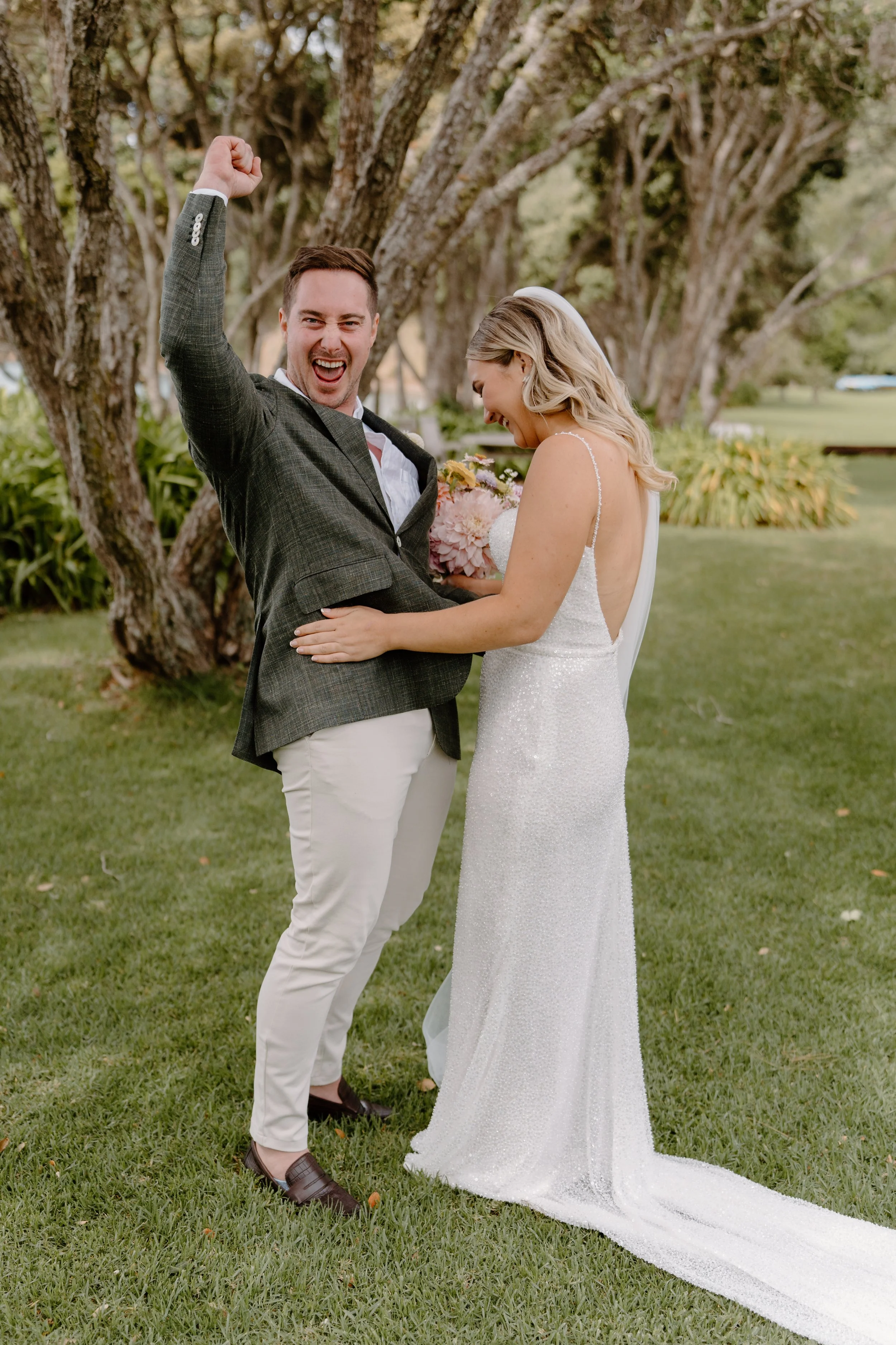 MAN-O'-WARN-WEDDING-WAIHEKE-ISLAND-PHOTOGRAPHER-AARON-COURTNEY36.jpg
