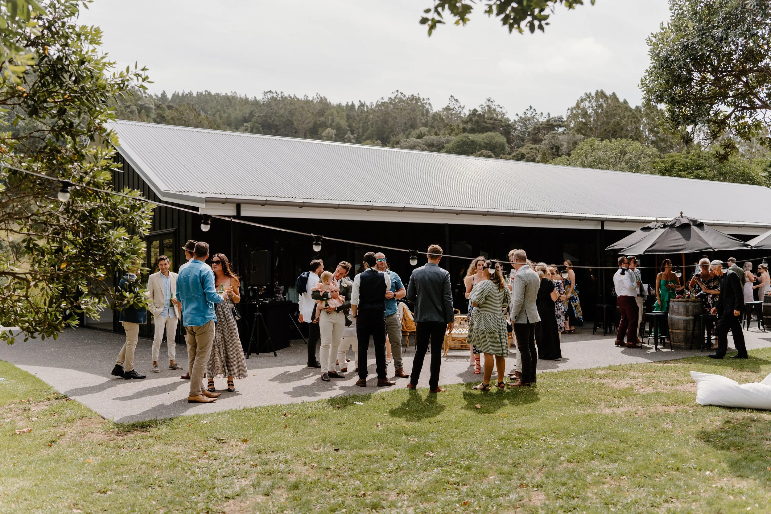 MAN-O'-WARN-WEDDING-WAIHEKE-ISLAND-PHOTOGRAPHER-AARON-COURTNEY84.jpg
