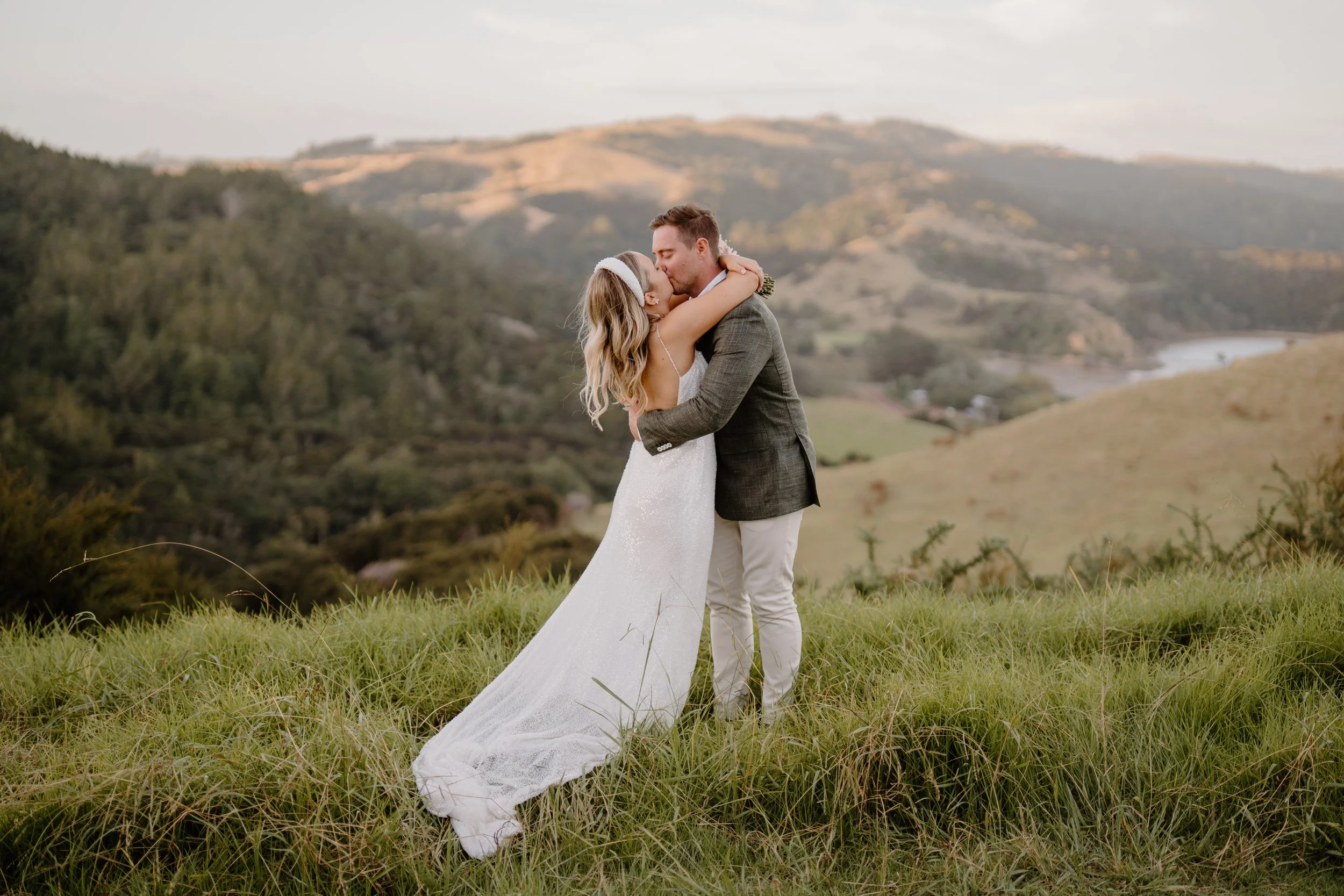 MAN-O'-WARN-WEDDING-WAIHEKE-ISLAND-PHOTOGRAPHER-AARON-COURTNEY107.jpg