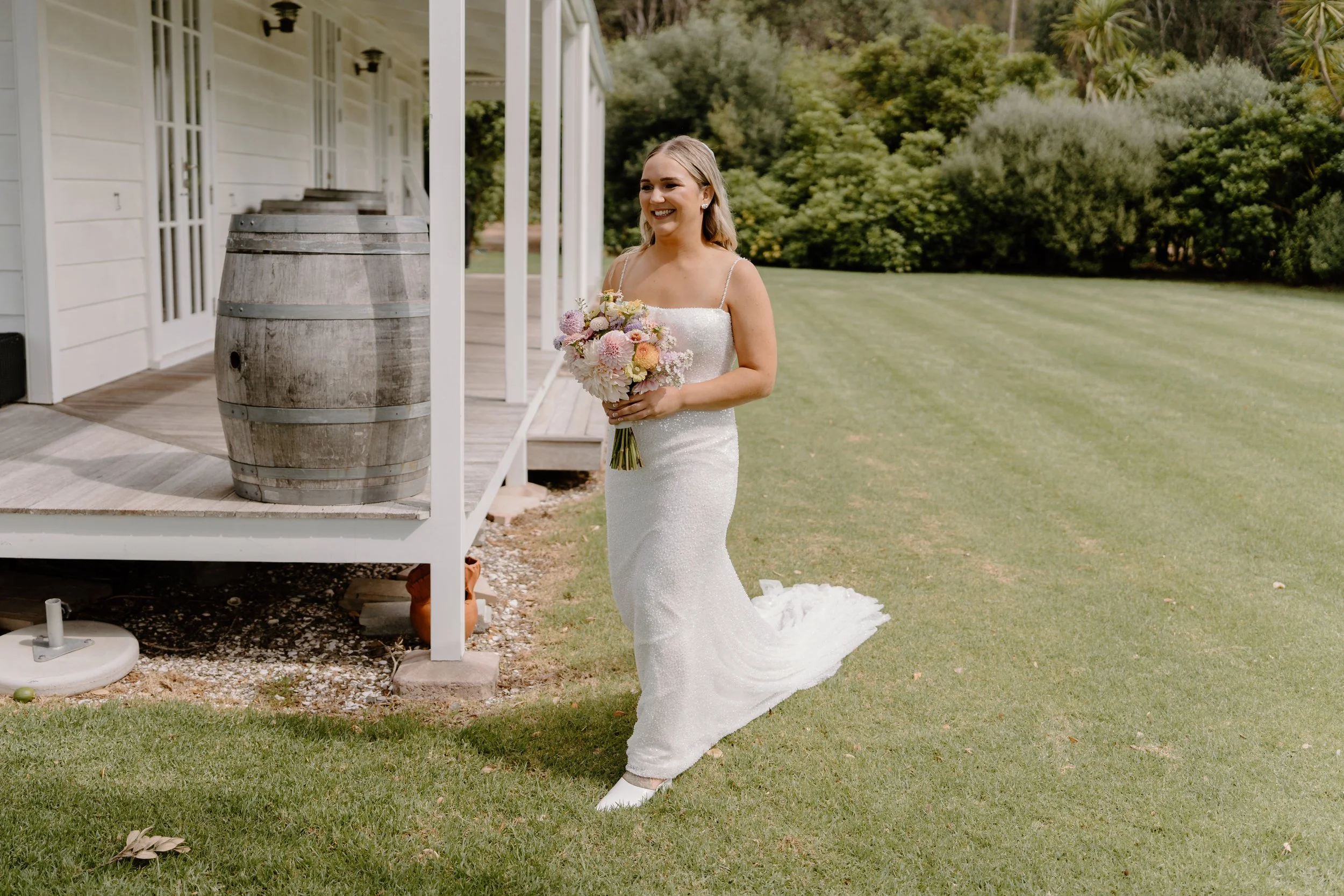 MAN-O'-WARN-WEDDING-WAIHEKE-ISLAND-PHOTOGRAPHER-AARON-COURTNEY33.jpg