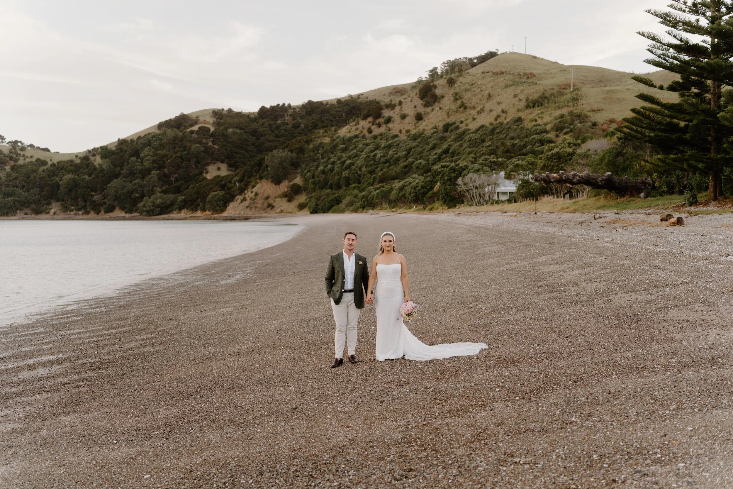 MAN-O'-WARN-WEDDING-WAIHEKE-ISLAND-PHOTOGRAPHER-AARON-COURTNEY111.jpg