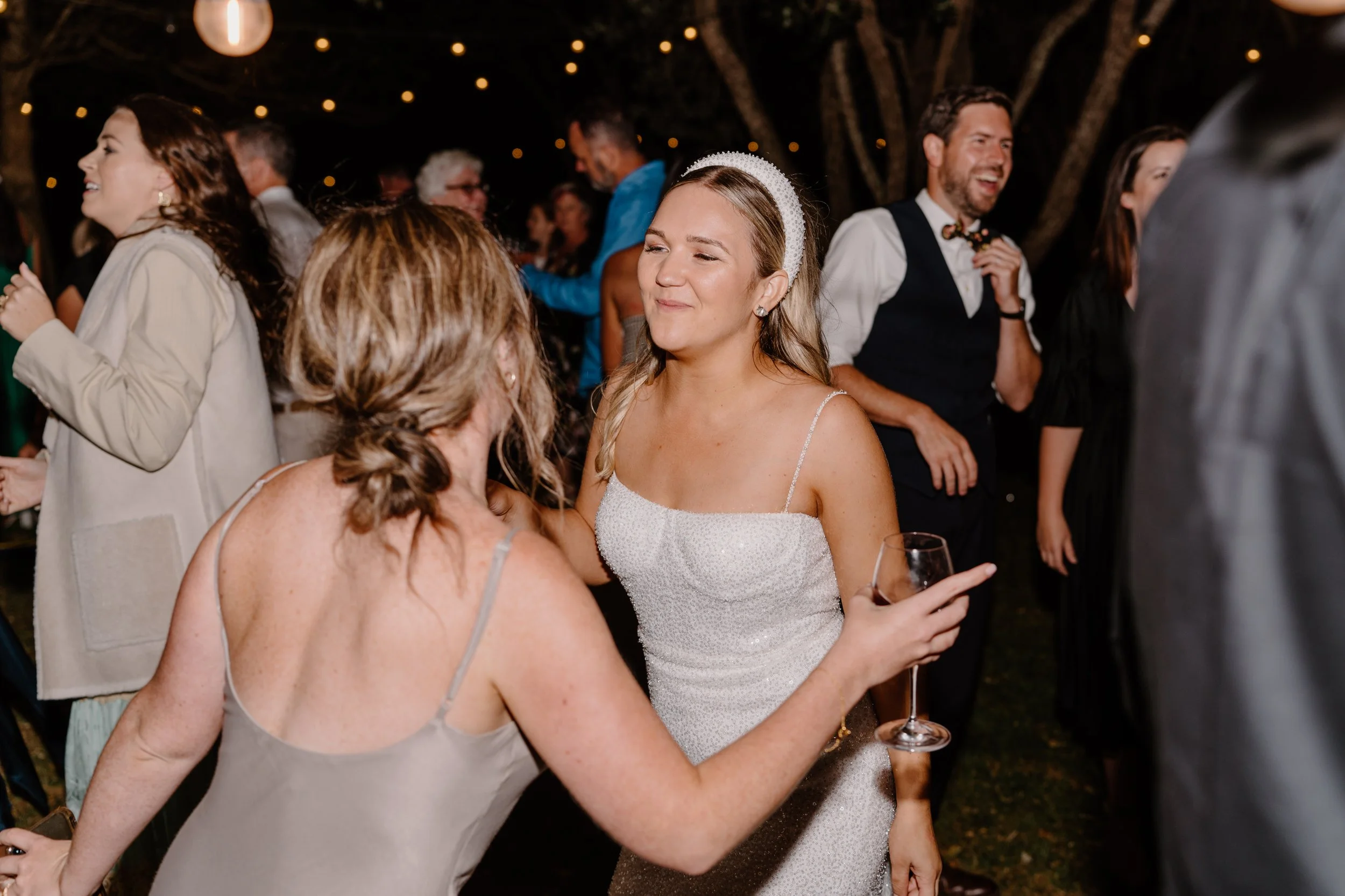 MAN-O'-WARN-WEDDING-WAIHEKE-ISLAND-PHOTOGRAPHER-AARON-COURTNEY125.jpg