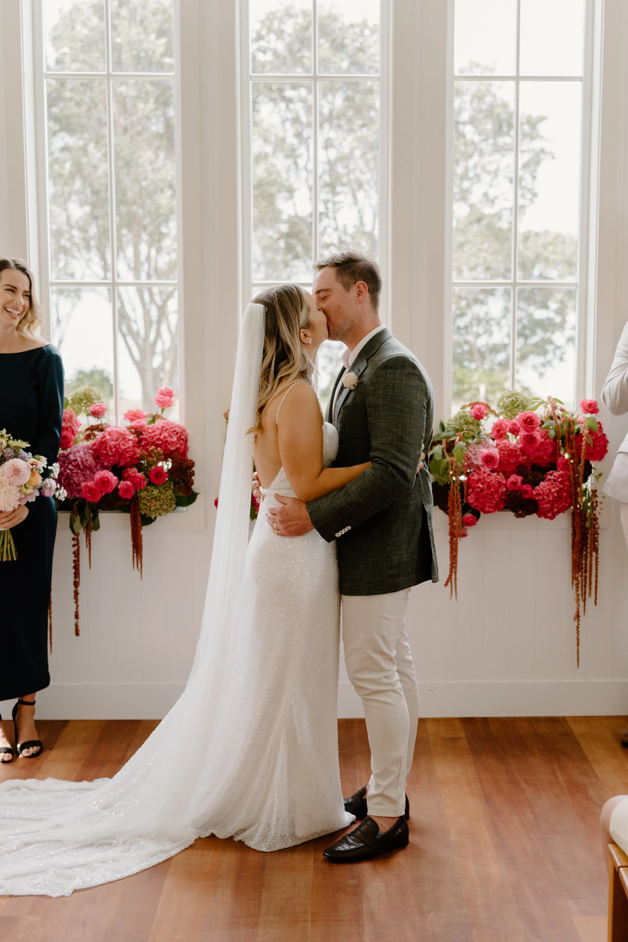 MAN-O'-WARN-WEDDING-WAIHEKE-ISLAND-PHOTOGRAPHER-AARON-COURTNEY73.jpg