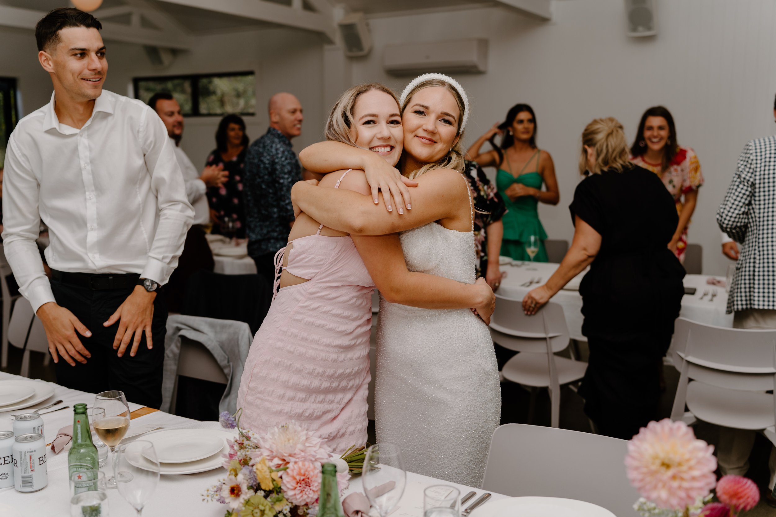 MAN-O'-WARN-WEDDING-WAIHEKE-ISLAND-PHOTOGRAPHER-AARON-COURTNEY93.jpg