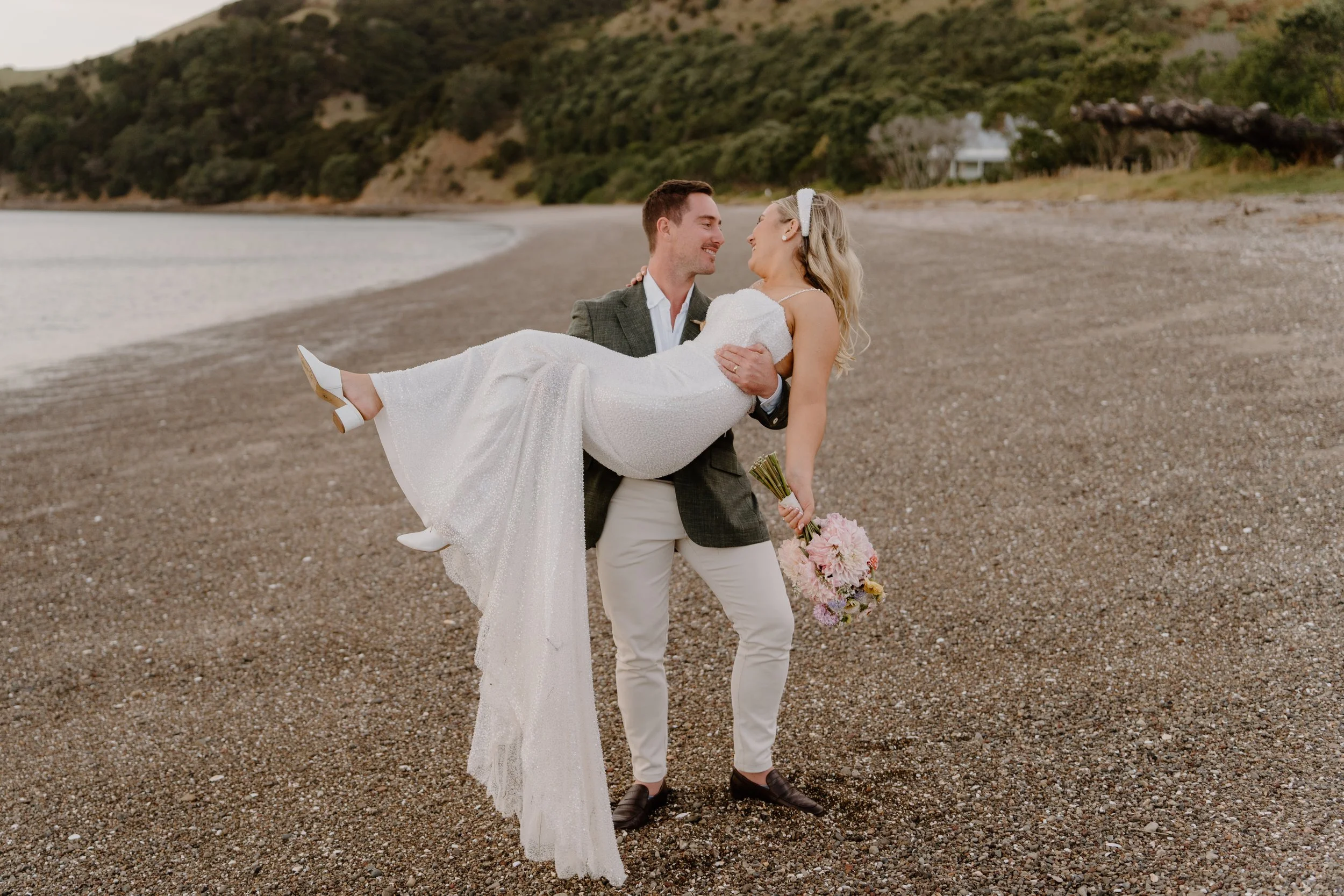 MAN-O'-WARN-WEDDING-WAIHEKE-ISLAND-PHOTOGRAPHER-AARON-COURTNEY113.jpg