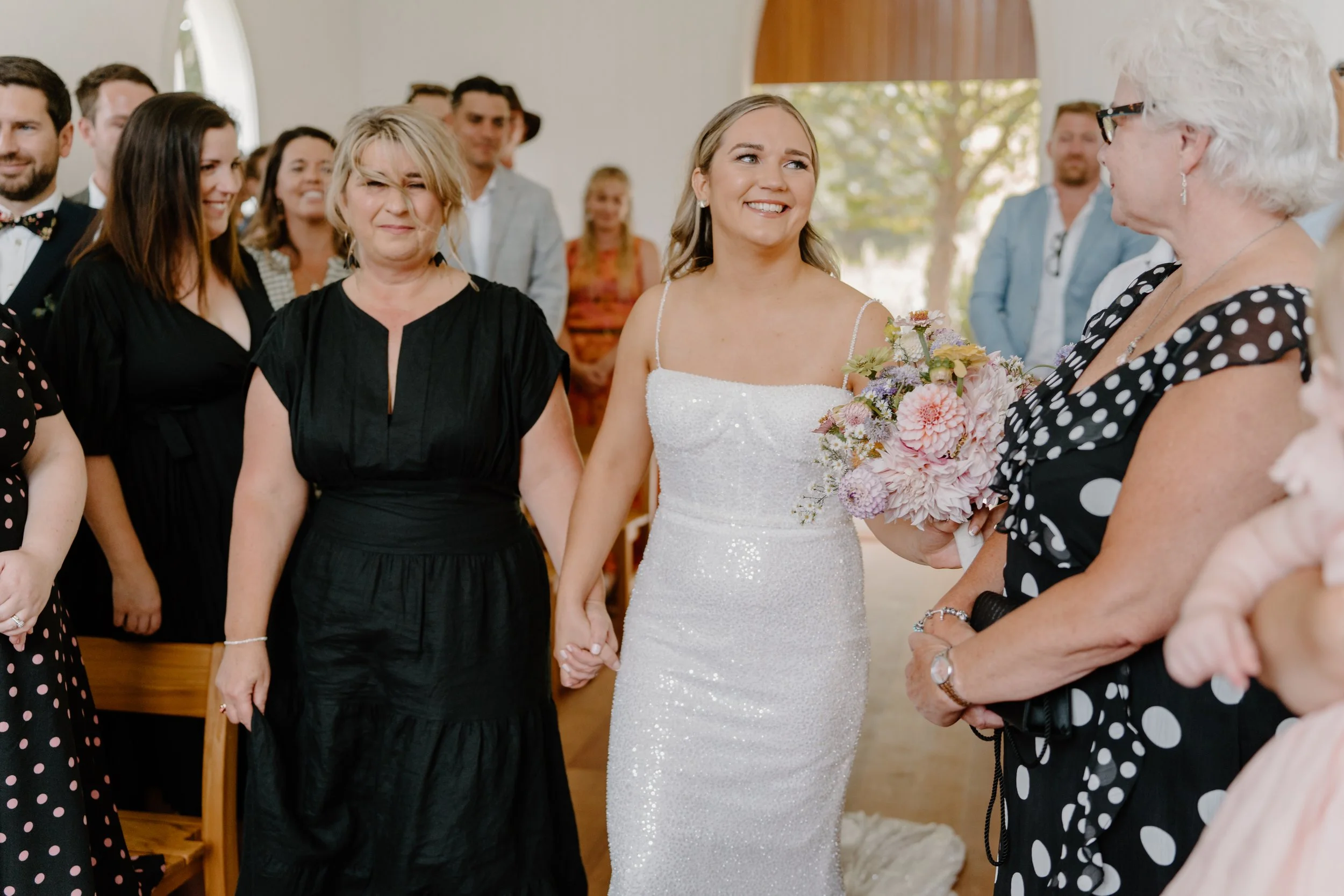 MAN-O'-WARN-WEDDING-WAIHEKE-ISLAND-PHOTOGRAPHER-AARON-COURTNEY64.jpg