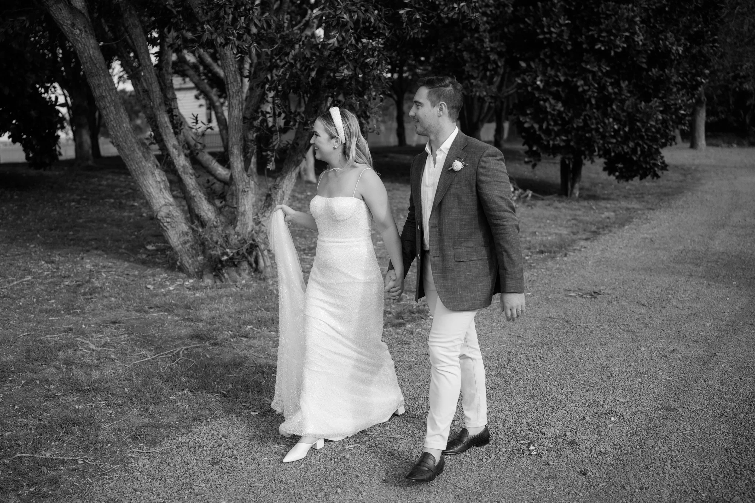 MAN-O'-WARN-WEDDING-WAIHEKE-ISLAND-PHOTOGRAPHER-AARON-COURTNEY91.jpg