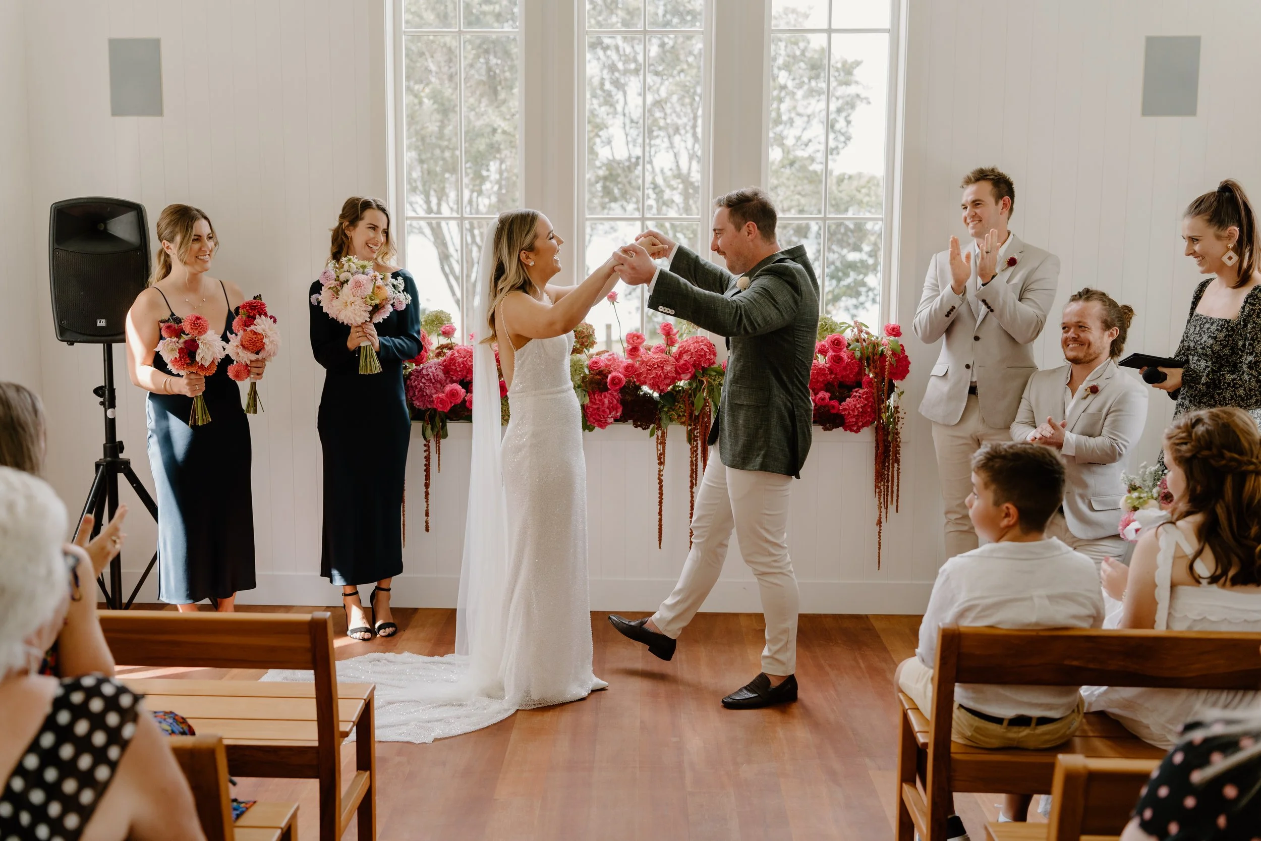 MAN-O'-WARN-WEDDING-WAIHEKE-ISLAND-PHOTOGRAPHER-AARON-COURTNEY74.jpg