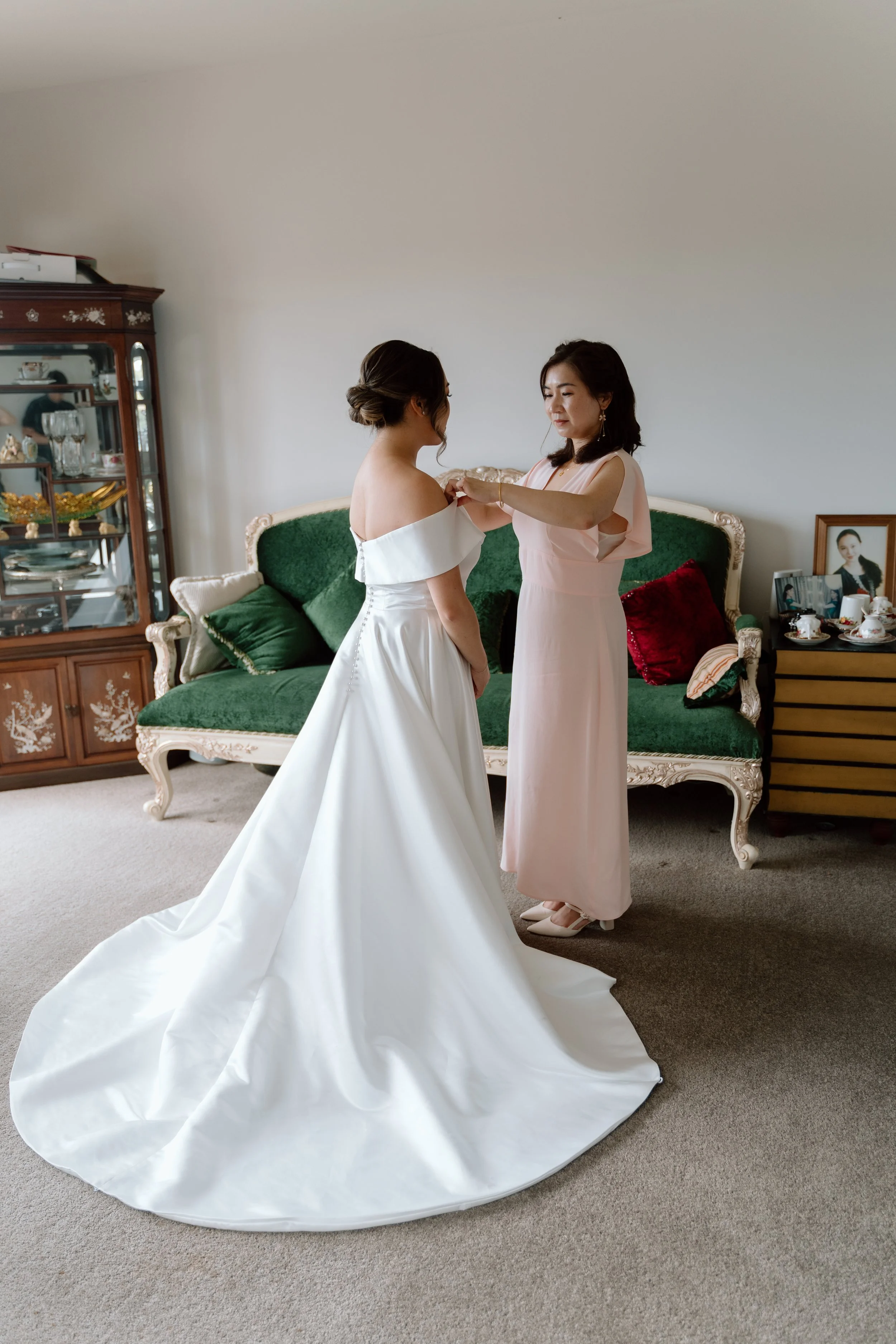 Mikki+Emily_Hunting-Lodge-Auckland-Wedding-Photographer41.jpg