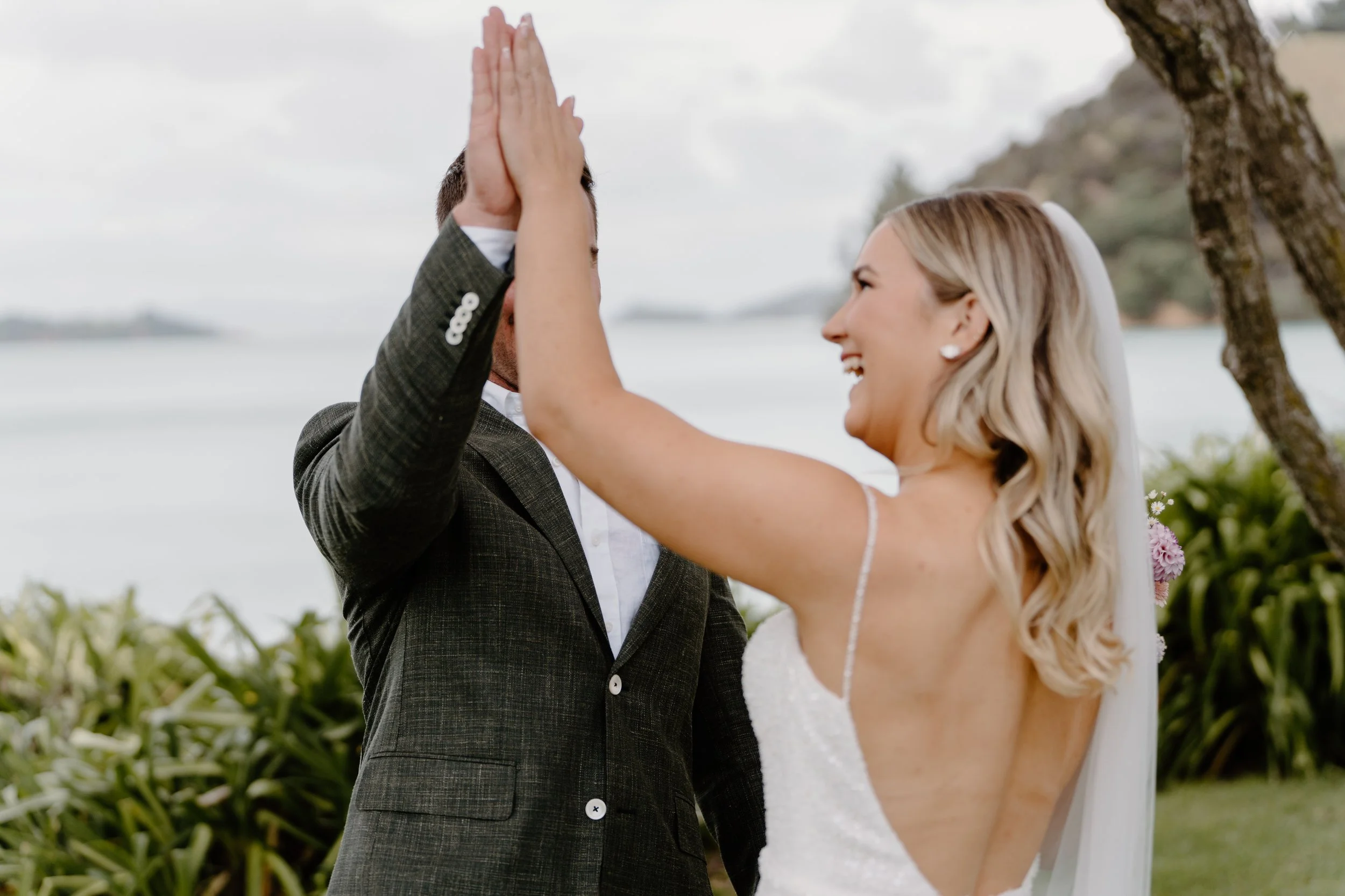 MAN-O'-WARN-WEDDING-WAIHEKE-ISLAND-PHOTOGRAPHER-AARON-COURTNEY37.jpg