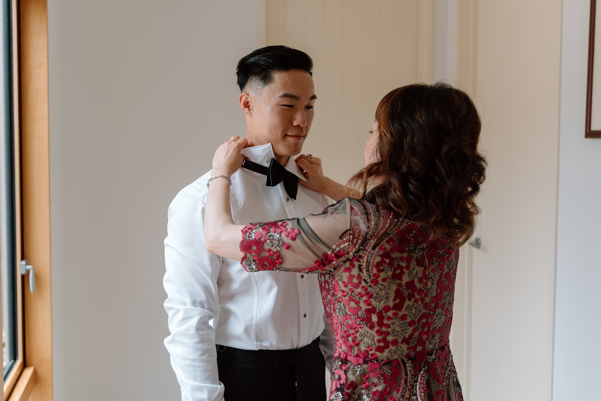 Mikki+Emily_Hunting-Lodge-Auckland-Wedding-Photographer26.jpg