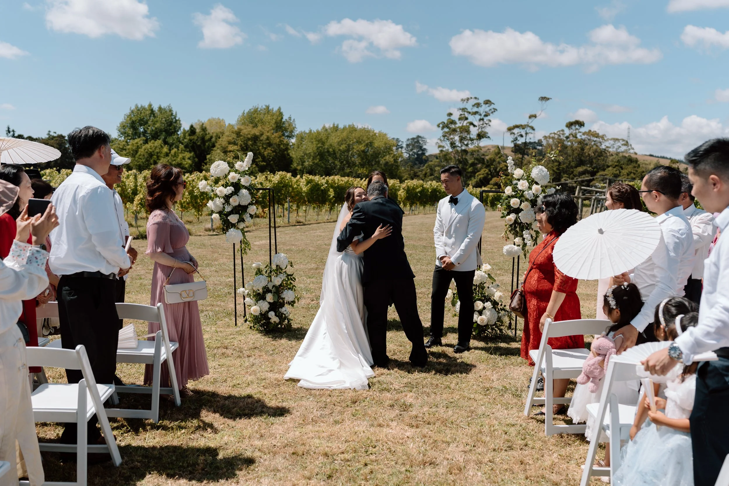 Mikki+Emily_Hunting-Lodge-Auckland-Wedding-Photographer66.jpg