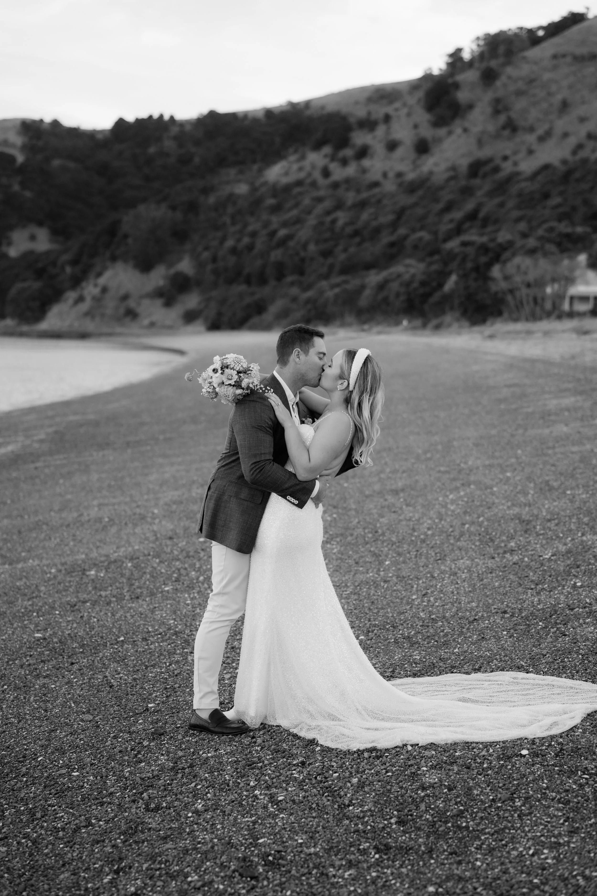 MAN-O'-WARN-WEDDING-WAIHEKE-ISLAND-PHOTOGRAPHER-AARON-COURTNEY109.jpg