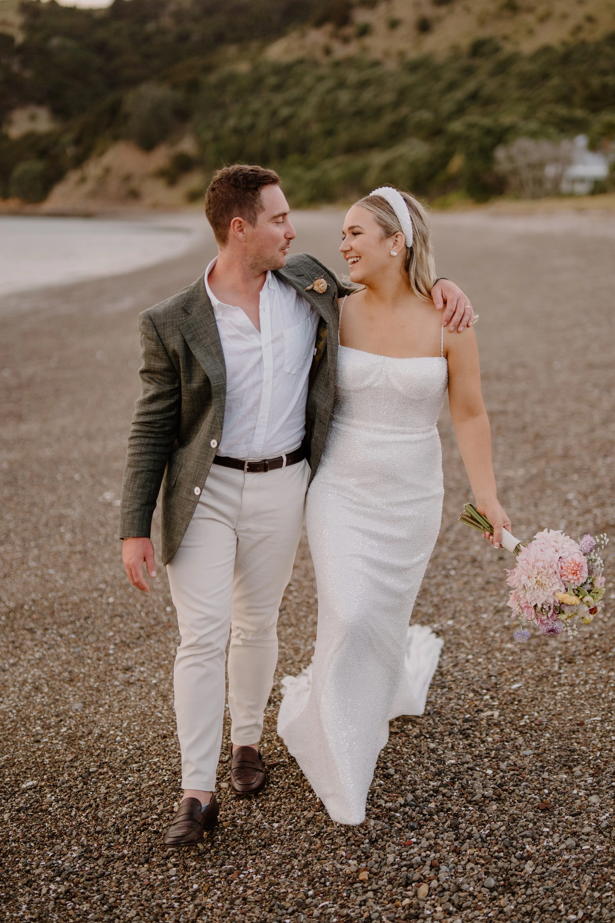 MAN-O'-WARN-WEDDING-WAIHEKE-ISLAND-PHOTOGRAPHER-AARON-COURTNEY118.jpg