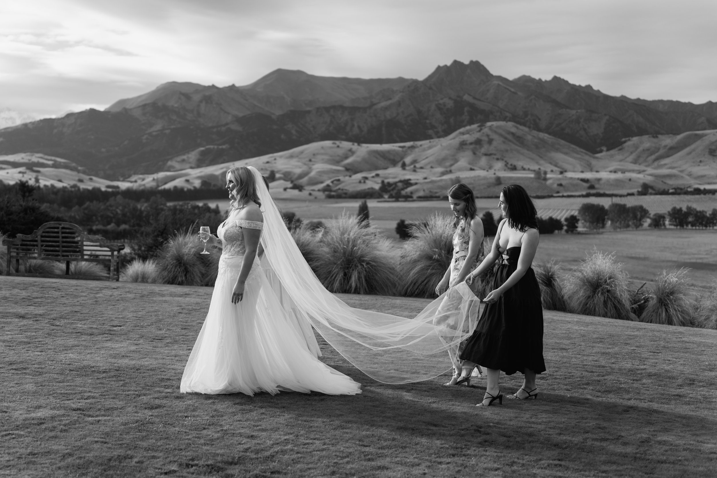 MIKAYLA+DAN-THE-LOOKOUT-LODGE-WANAKA-RECEPTION-PHOTOGRAPHY9.jpg