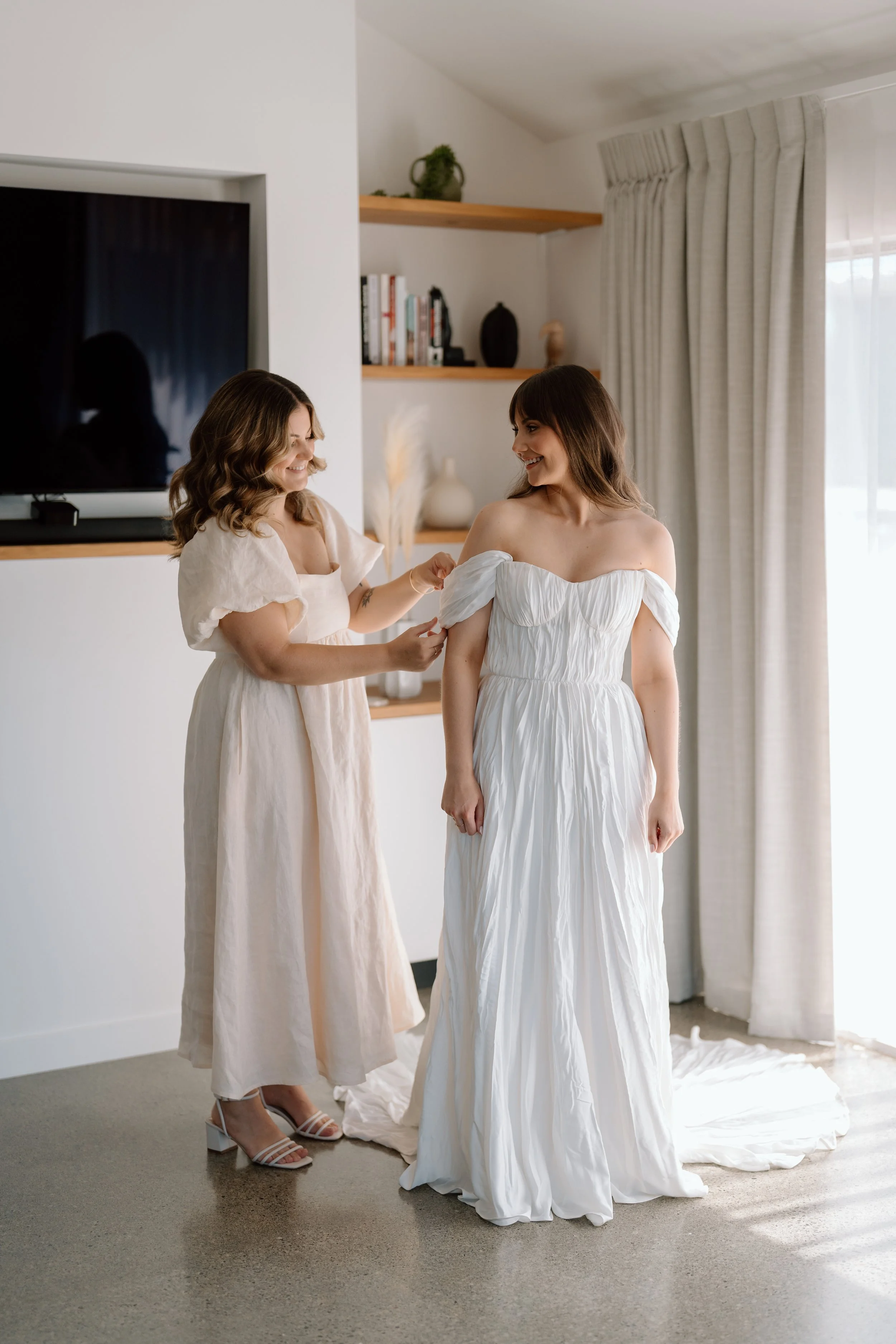 JJ+Jasmine-Wellington-Wedding-Photographer-Rose-&-Smith-Tauherenikau-Racecourse28.jpg