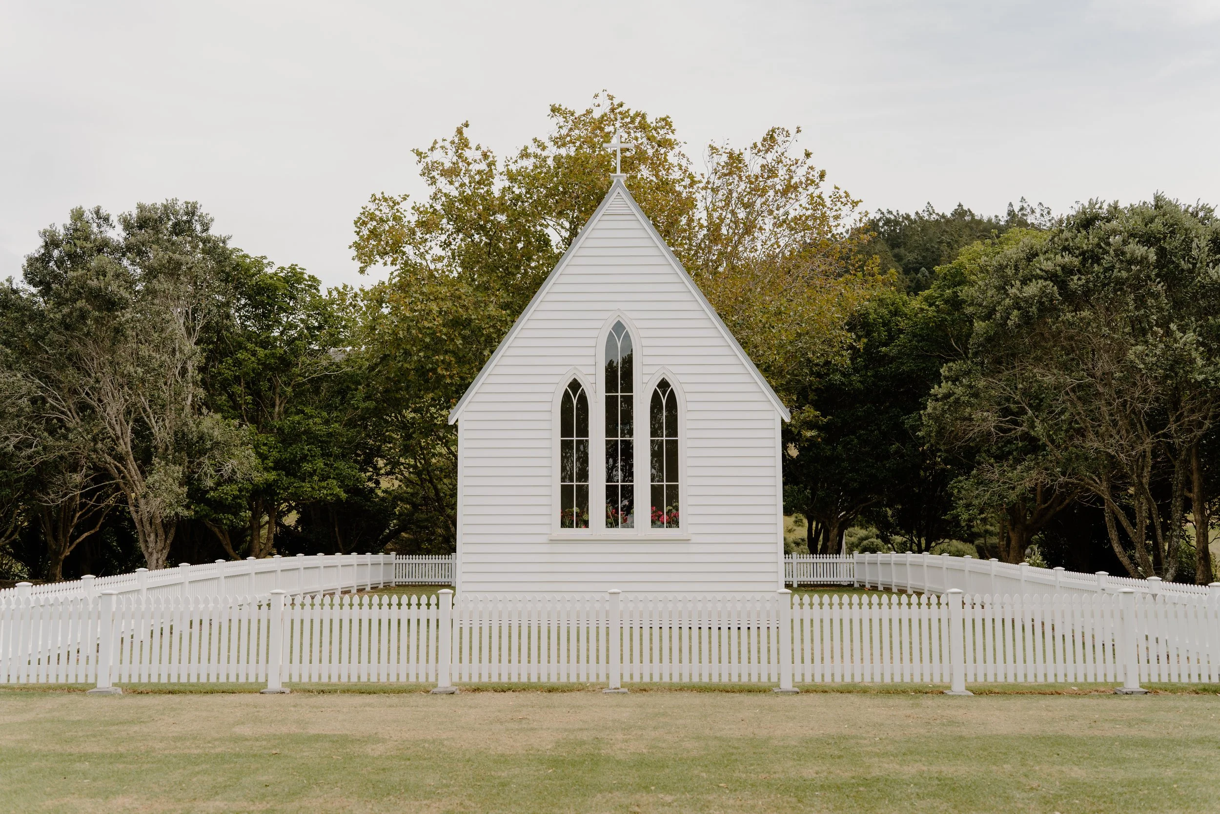 MAN-O'-WARN-WEDDING-WAIHEKE-ISLAND-PHOTOGRAPHER-AARON-COURTNEY52.jpg