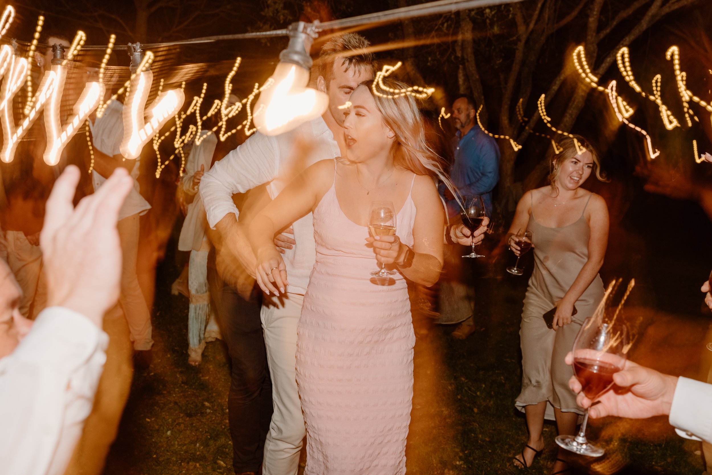 MAN-O'-WARN-WEDDING-WAIHEKE-ISLAND-PHOTOGRAPHER-AARON-COURTNEY123.jpg