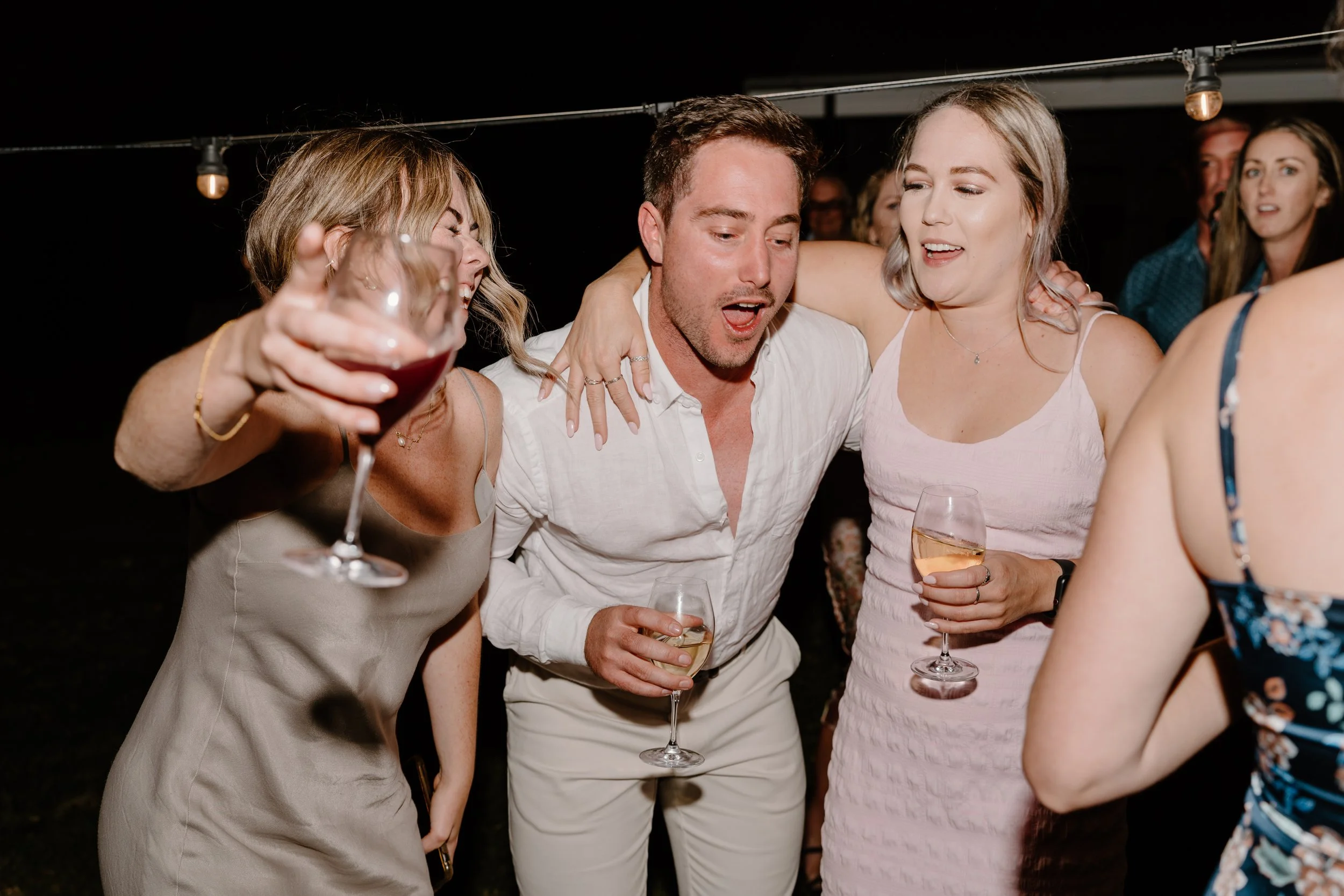 MAN-O'-WARN-WEDDING-WAIHEKE-ISLAND-PHOTOGRAPHER-AARON-COURTNEY126.jpg