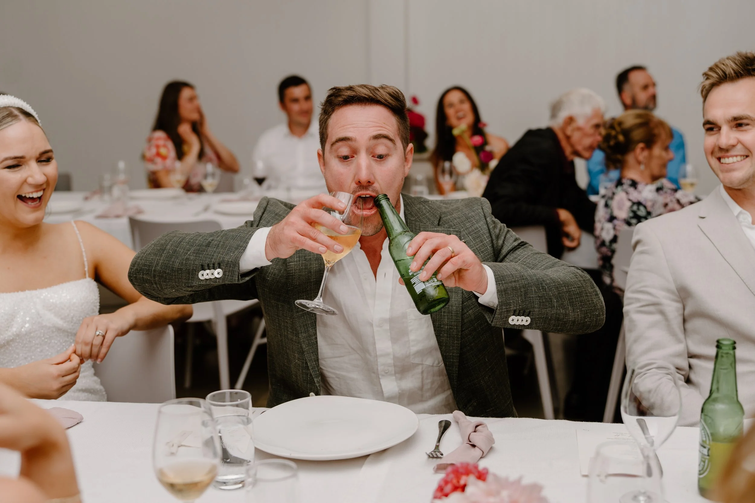 MAN-O'-WARN-WEDDING-WAIHEKE-ISLAND-PHOTOGRAPHER-AARON-COURTNEY97.jpg