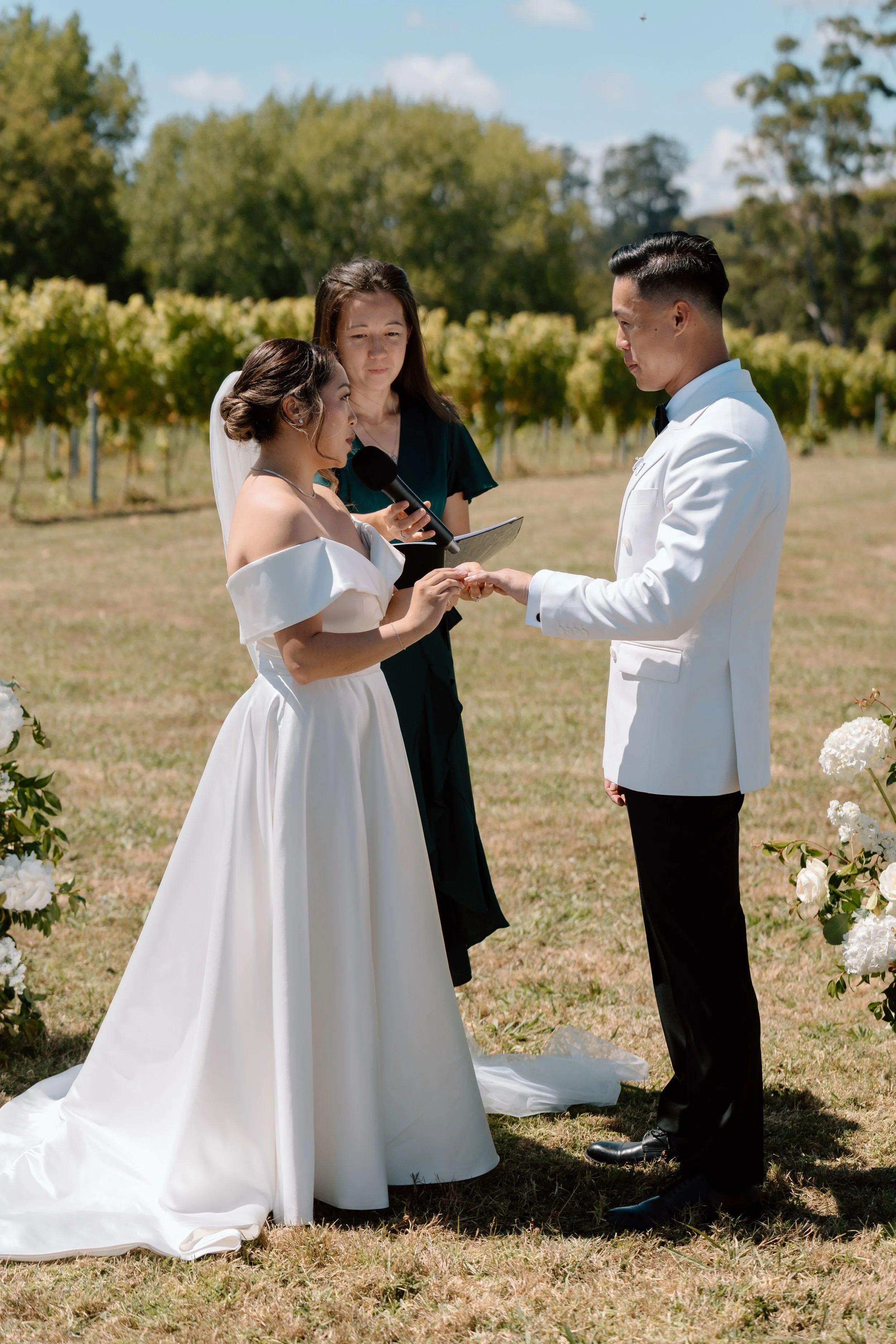 Mikki+Emily_Hunting-Lodge-Auckland-Wedding-Photographer85.jpg