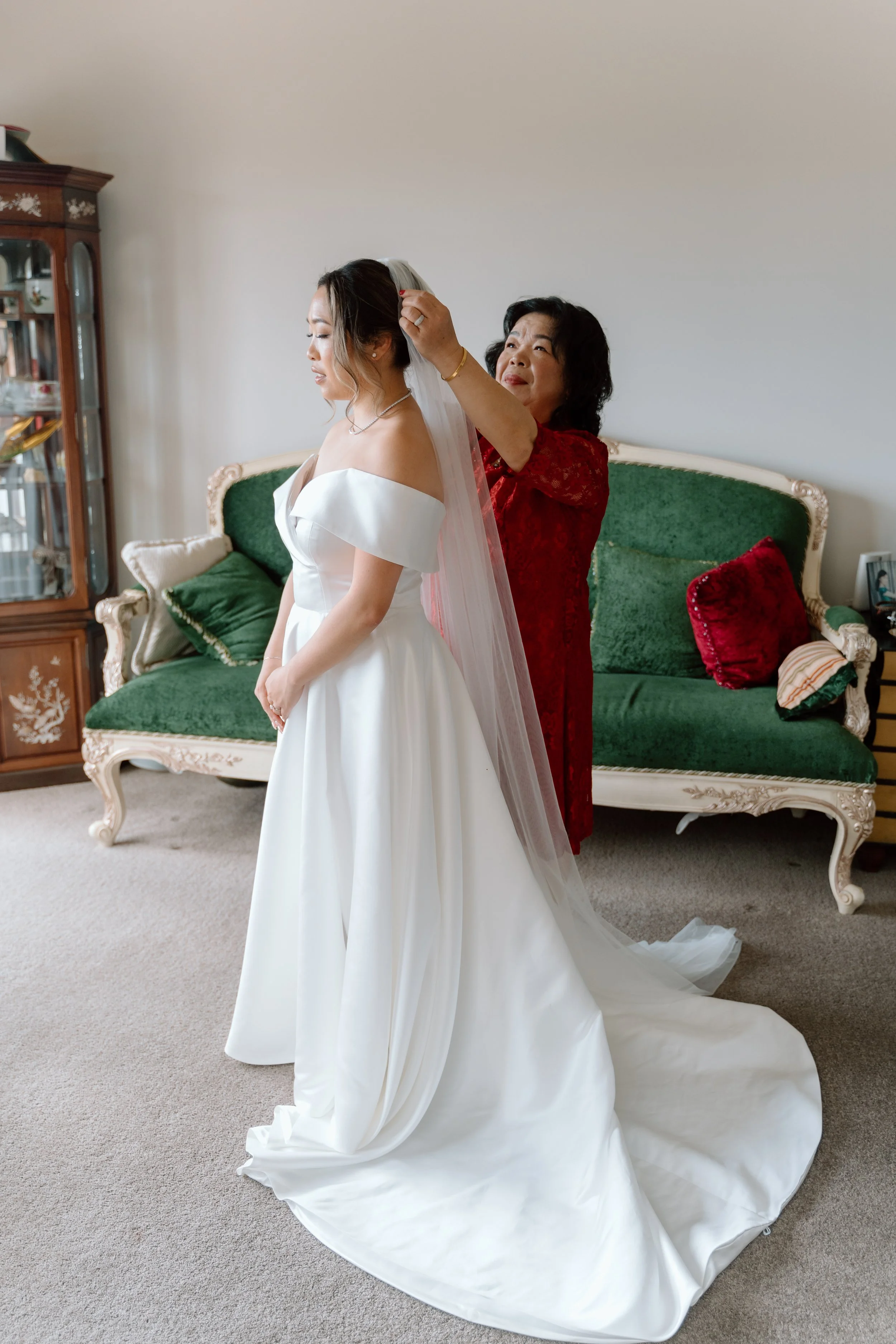 Mikki+Emily_Hunting-Lodge-Auckland-Wedding-Photographer47.jpg